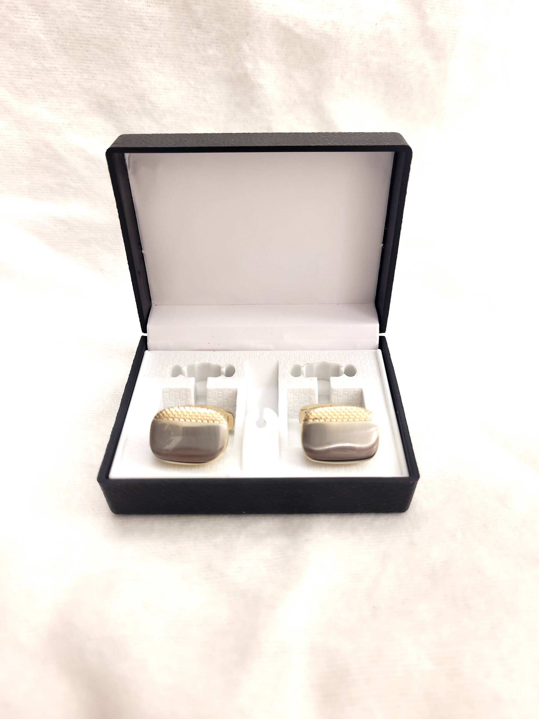 Wholesaler Bijoussimo - Silver and gold cufflink with box
