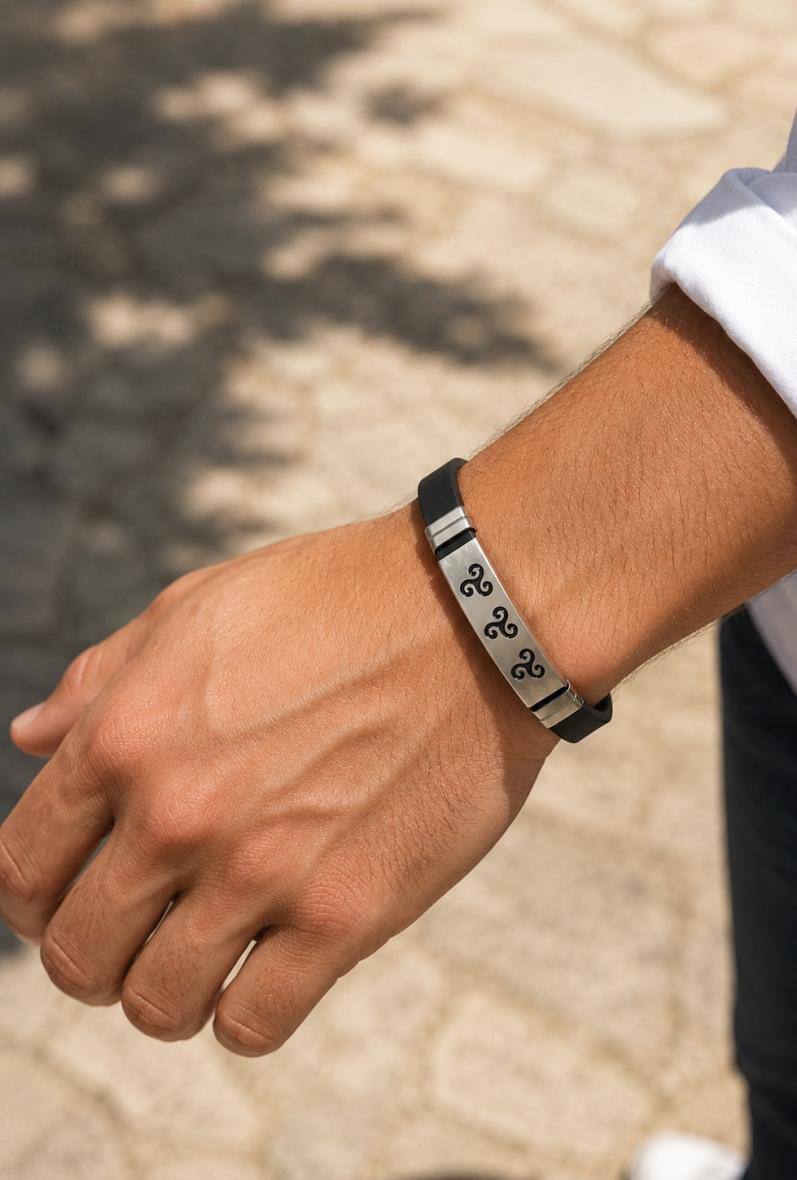 Grossiste Bijoussimo - Bracelet acier et P.U. homme motifs triskels