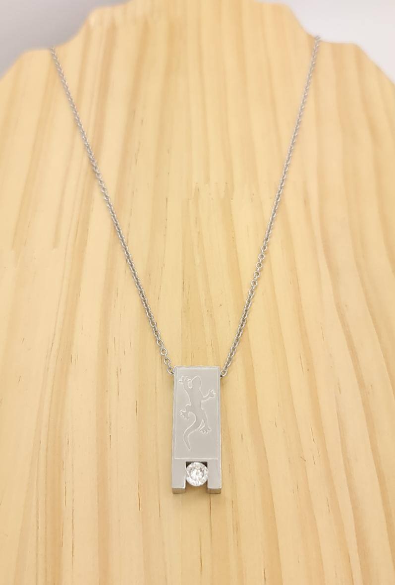 Großhändler Bijoussimo - Herrenstahlkette mit rechteckigem Anhänger (33x12mm) mit Eidechsenmotiv und Strasssteinen