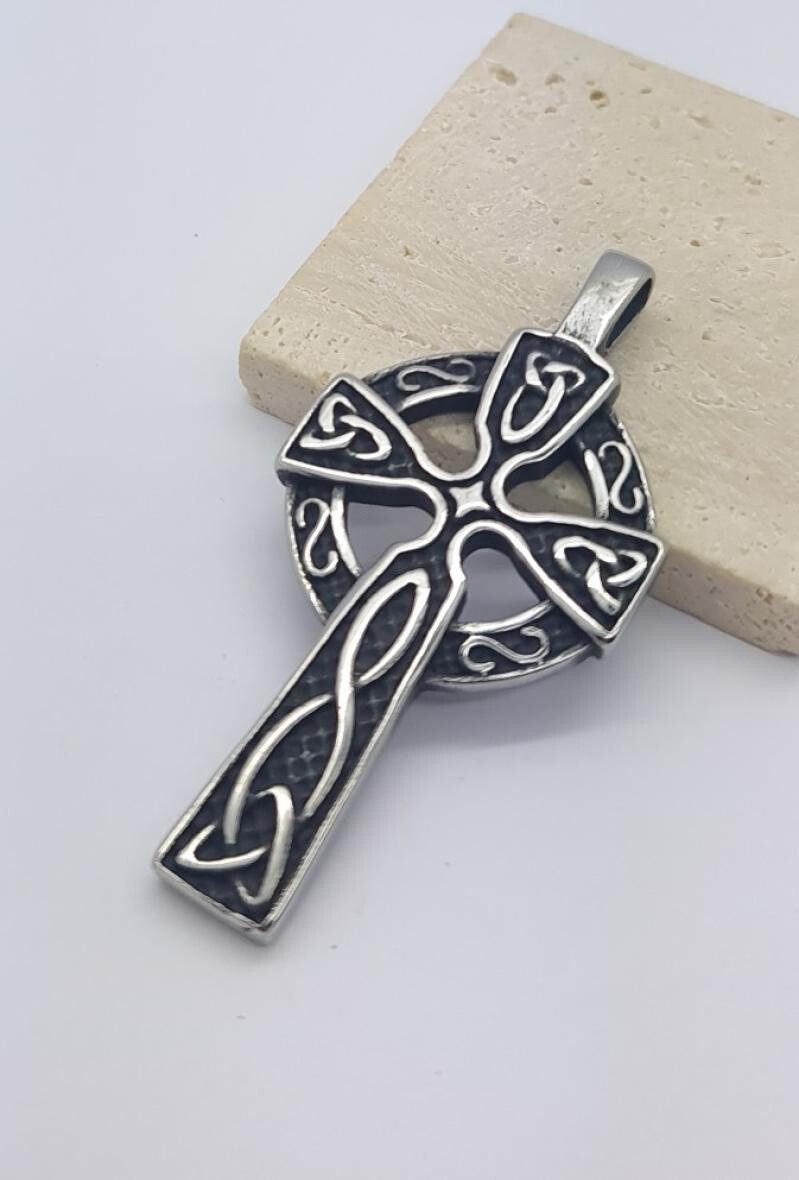 Grossiste Bijoussimo - Pendentif acier croix et cercle celtiques