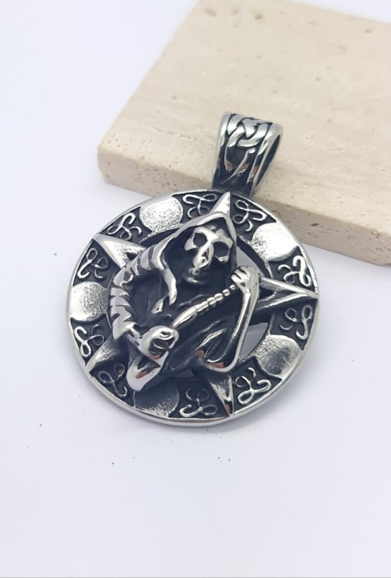 Wholesaler Bijoussimo - Mowing steel pendant on pentacle and circle