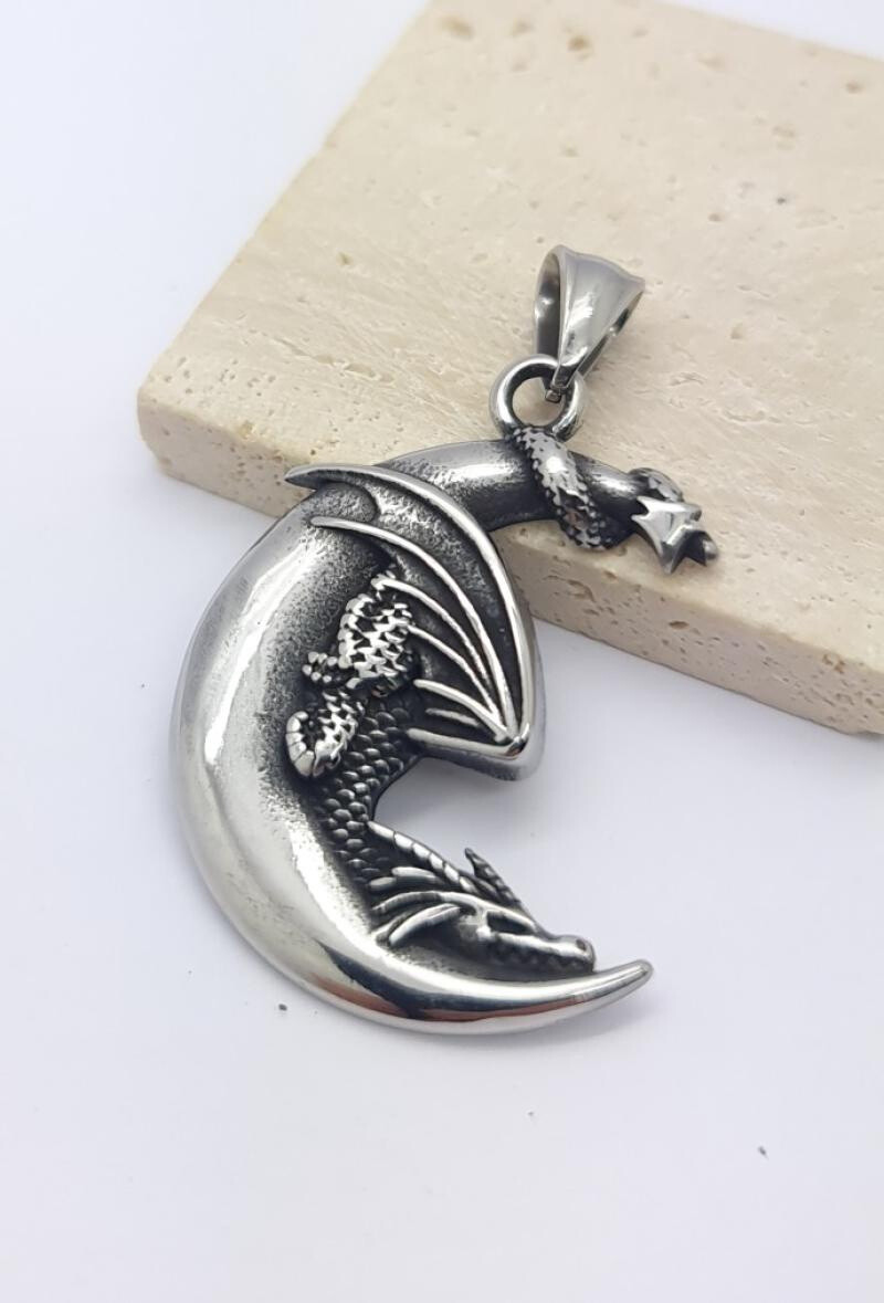 Wholesaler Bijoussimo - Dragon steel pendant on Moon Croissant