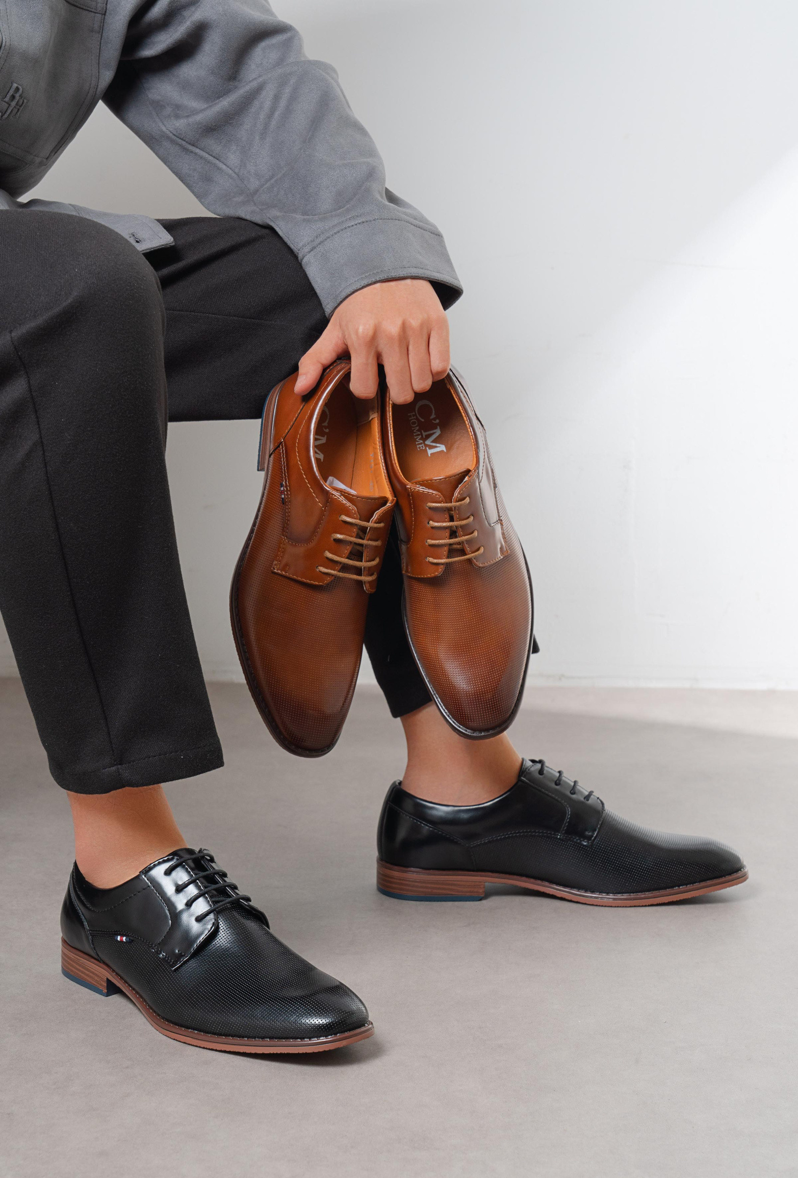 Großhändler C'M Homme - Derby-Schuhe mit Mikroperforationen und dreifarbigen Details