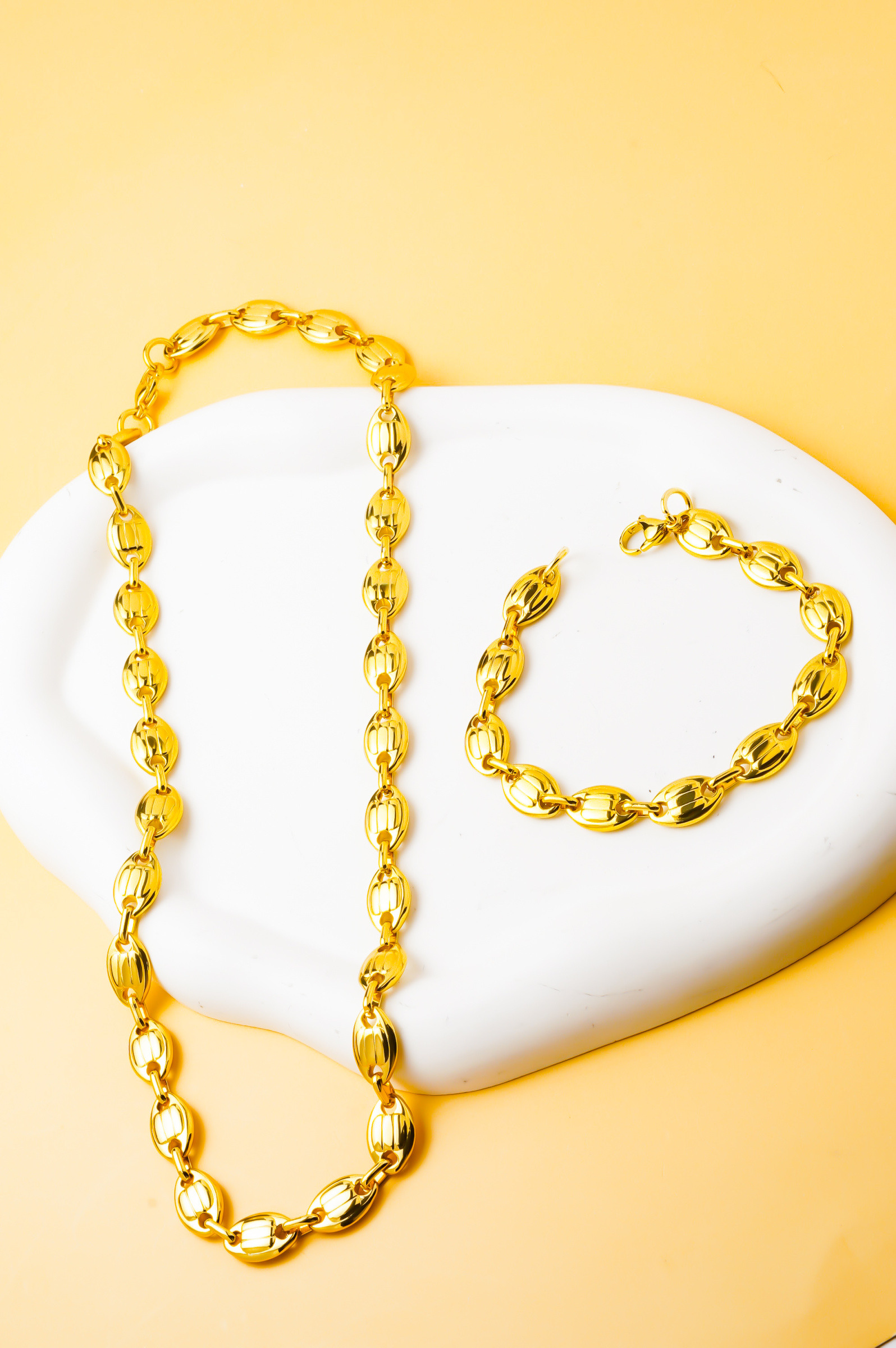 Grossista Ceramik - Set Collana Grano di Caffè & Bracciale Elegante | Argento Premium - Lunghezza collana: 50 CM Lunghezza bracciale: 19 CM Spessore: 10 MM