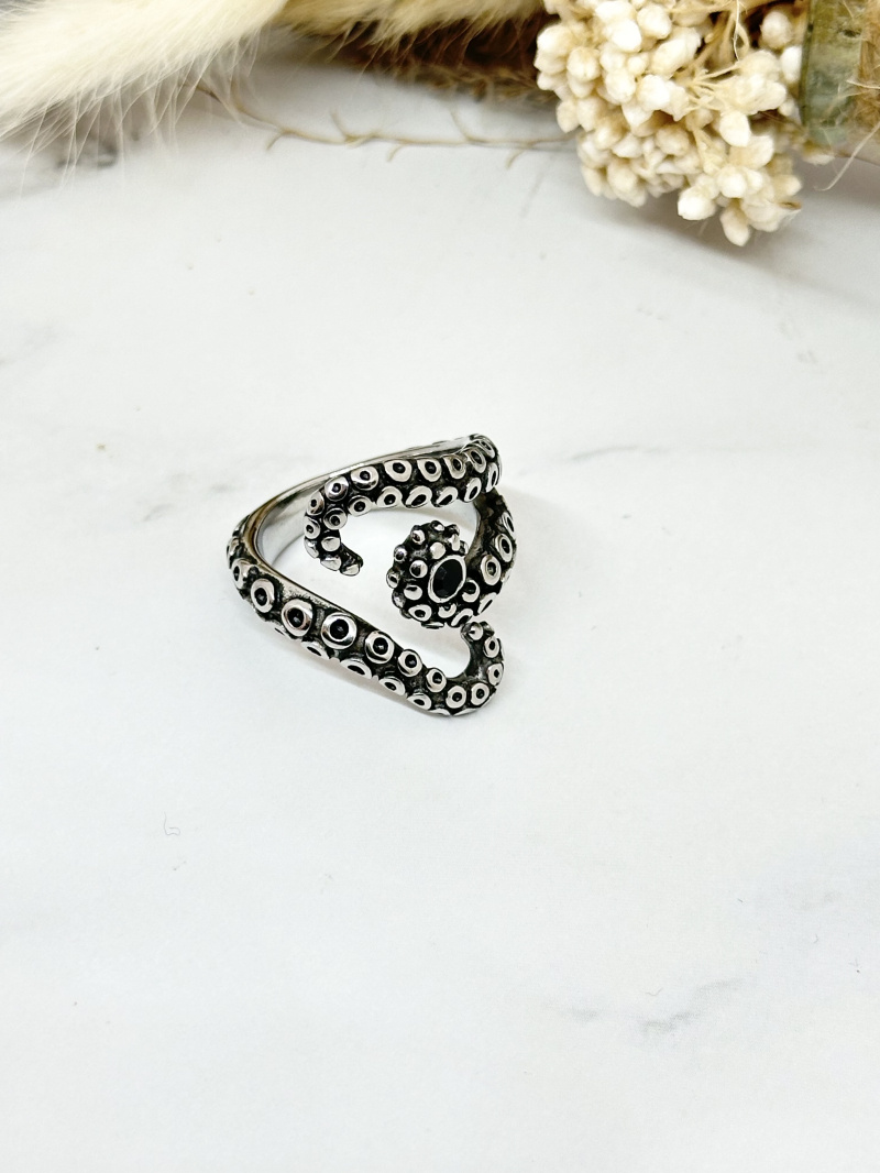 Mayorista Ceramik - Anillo con patrón de tentáculo de pulpo caballero de acero inoxidable