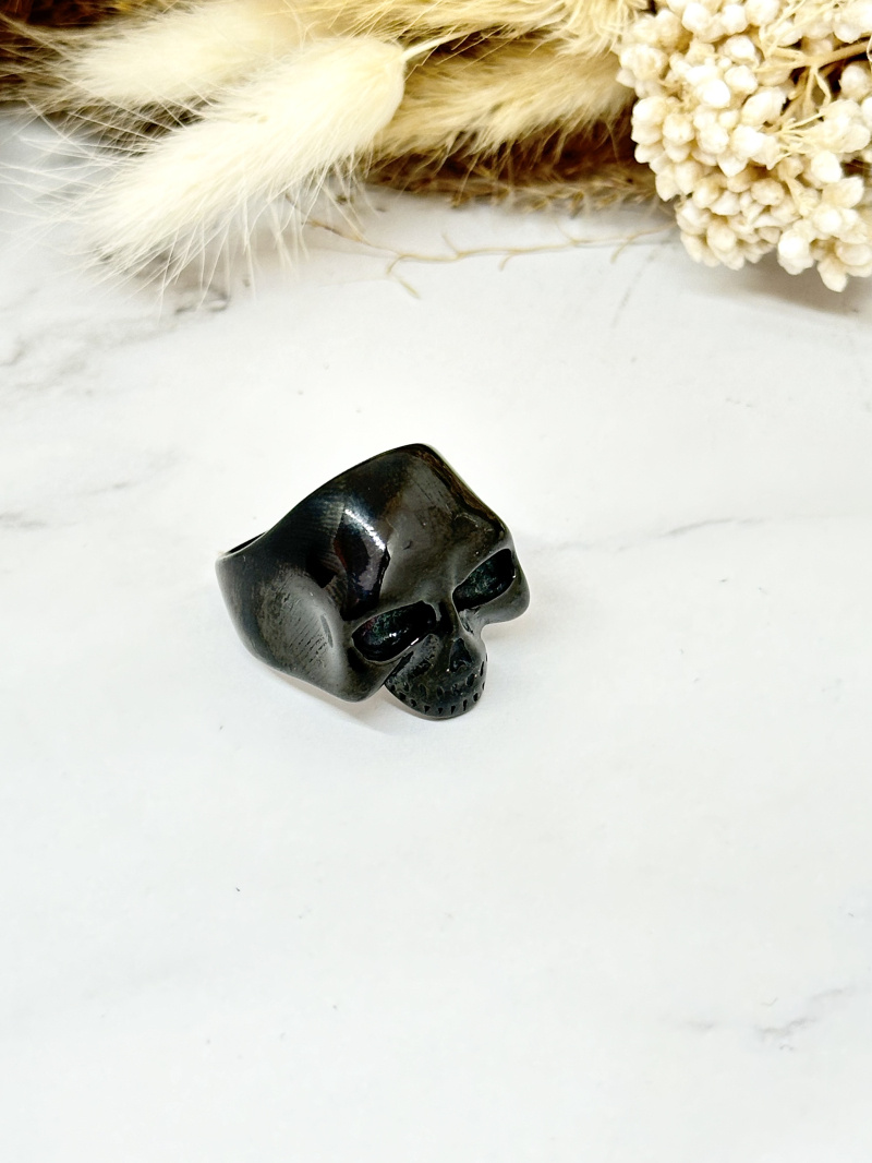 Grossiste Ceramik - Bague acier inoxydable chevalier motif Tete de mort