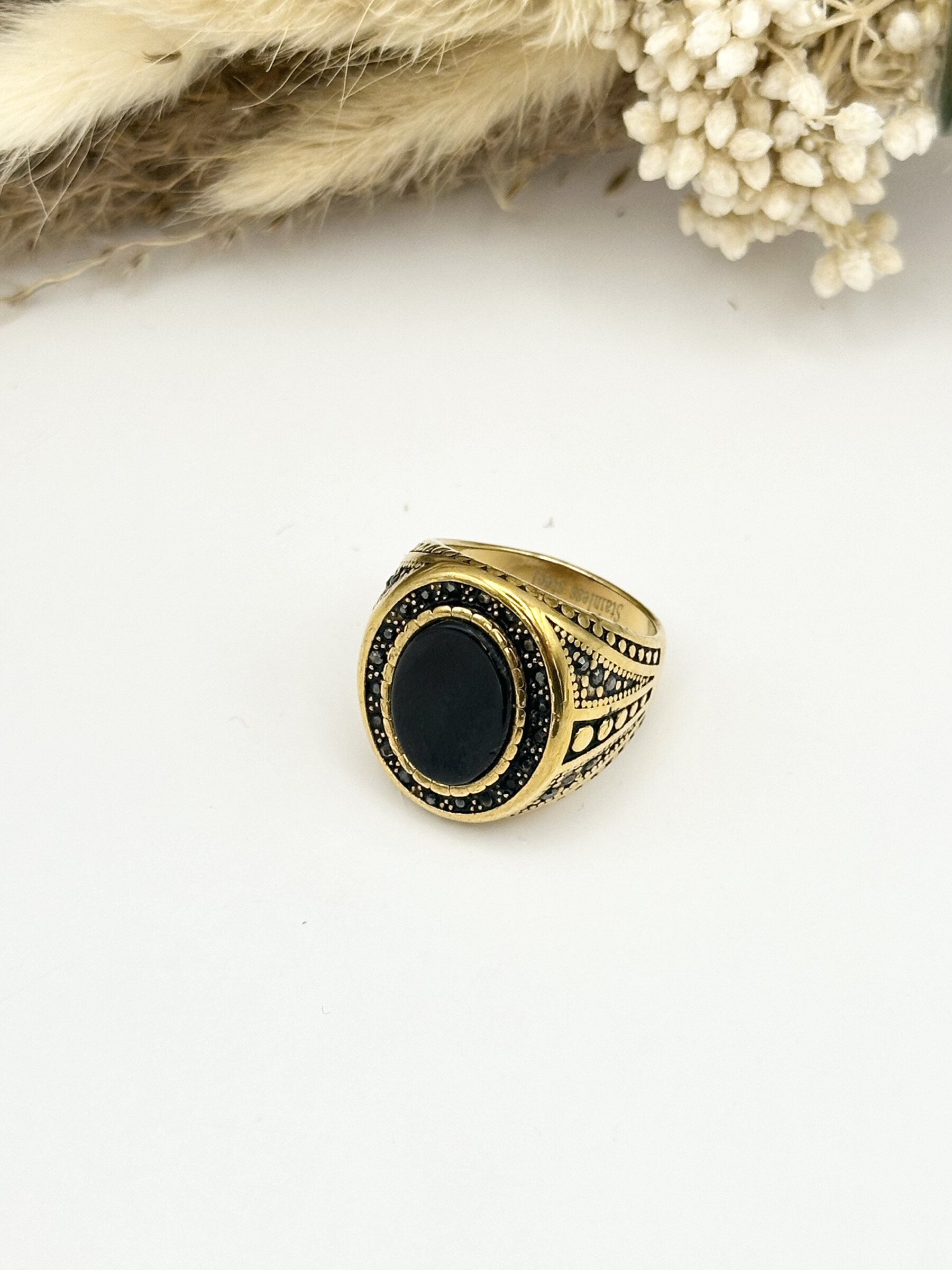 Mayorista Ceramik - Anillo de acero con piedra negra y strass