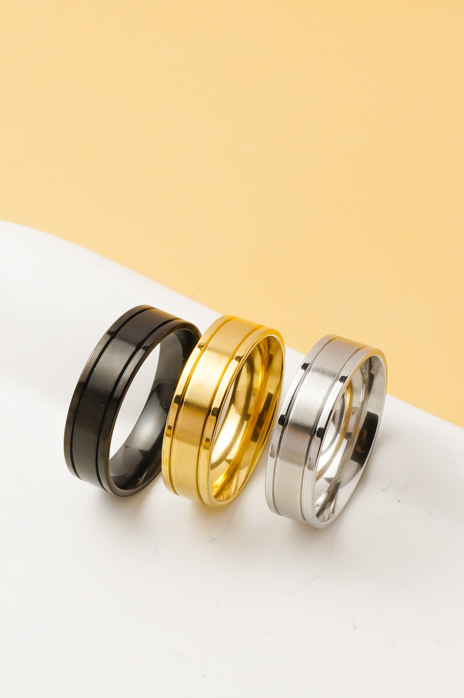 Großhändler Ceramik - Herrenring aus Edelstahl – Farbe nach Wahl Gold / Silber / Schwarz – US-Größen 6–14