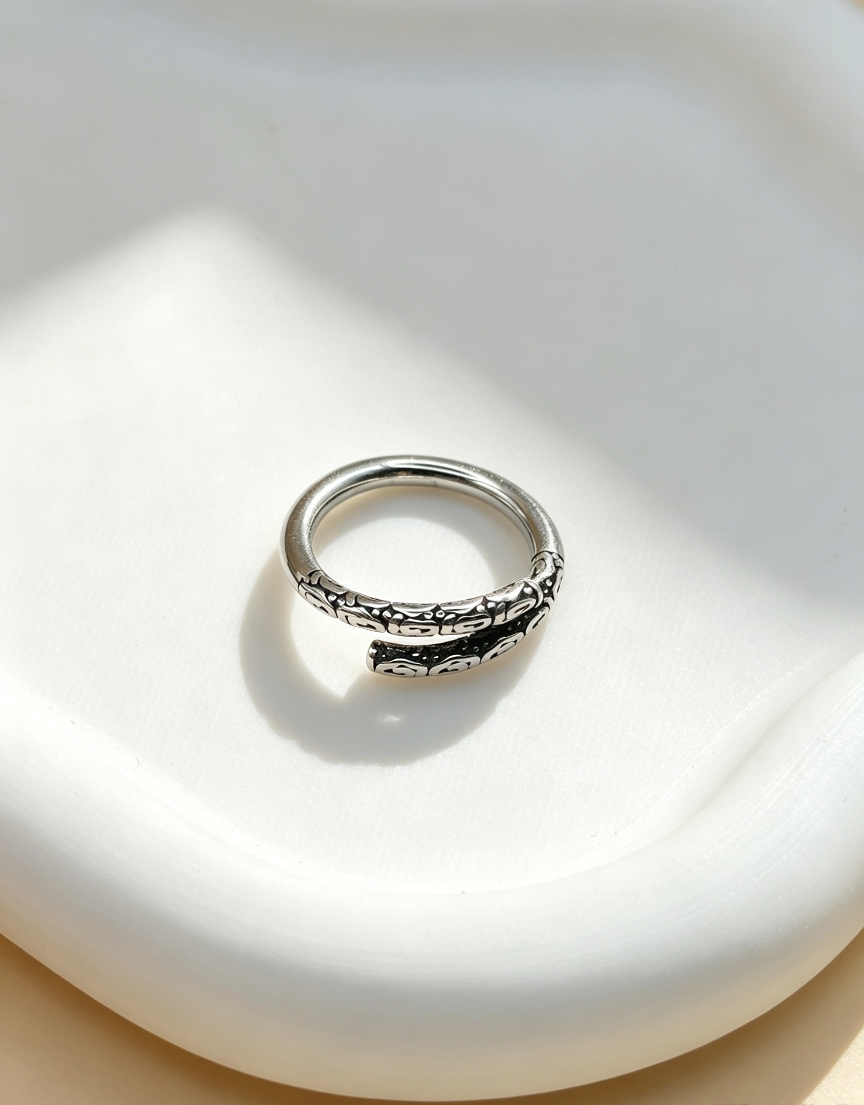 Grossiste Ceramik - Bague Tentacule de Pieuvre en Argent : L'Élégance des Profondeurs