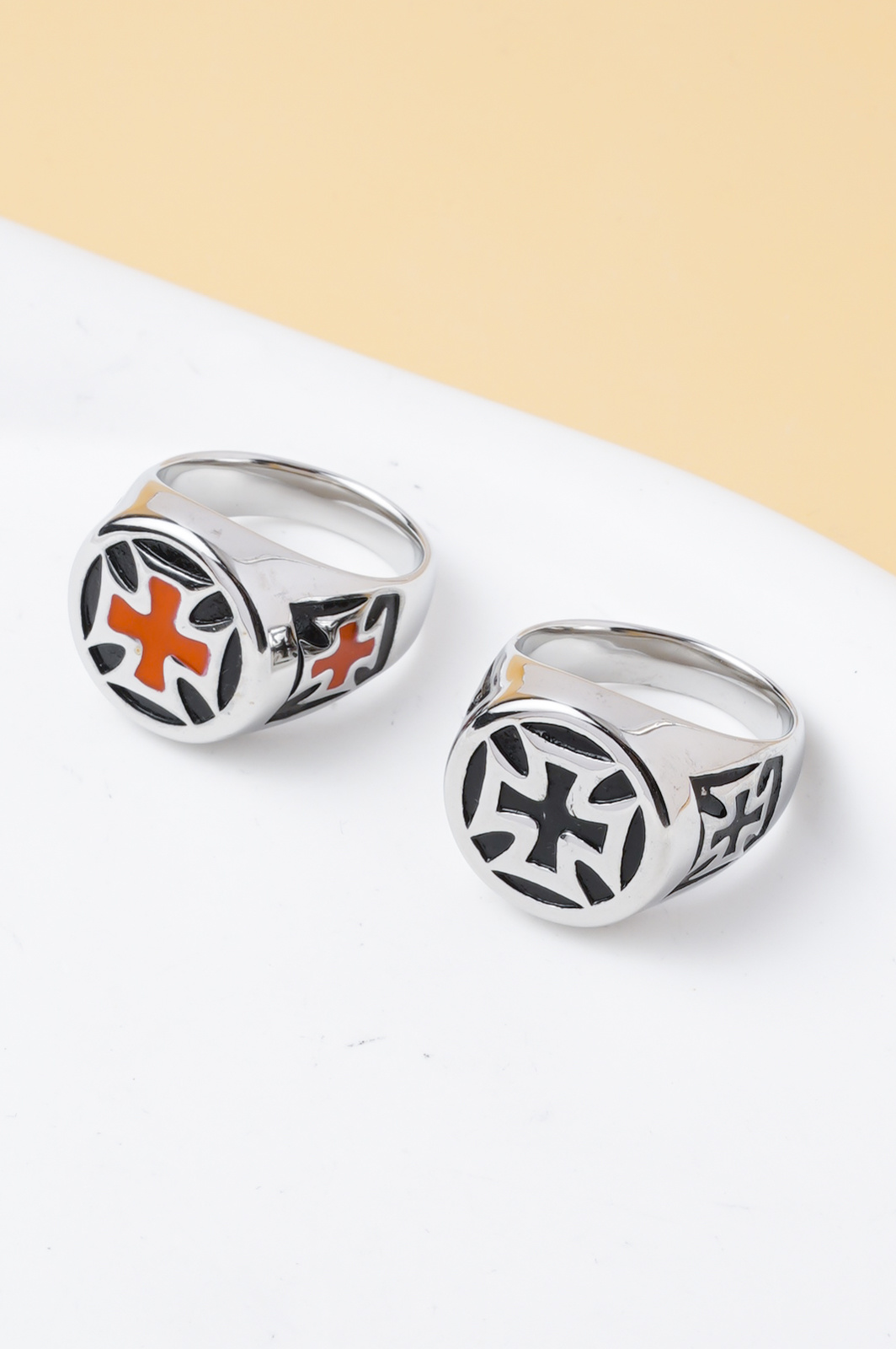 Wholesaler Ceramik - Men's stainless steel signet ring with round cross – silver color (black or red) – sizes US 6–15 (FR 52–75)