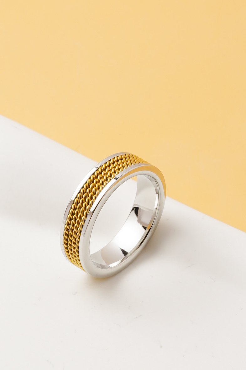 Grossiste Ceramik - Bague homme acier inoxydable bicolore – Tailles US 7–13 / FR 55–70 – Design tressé or et argent