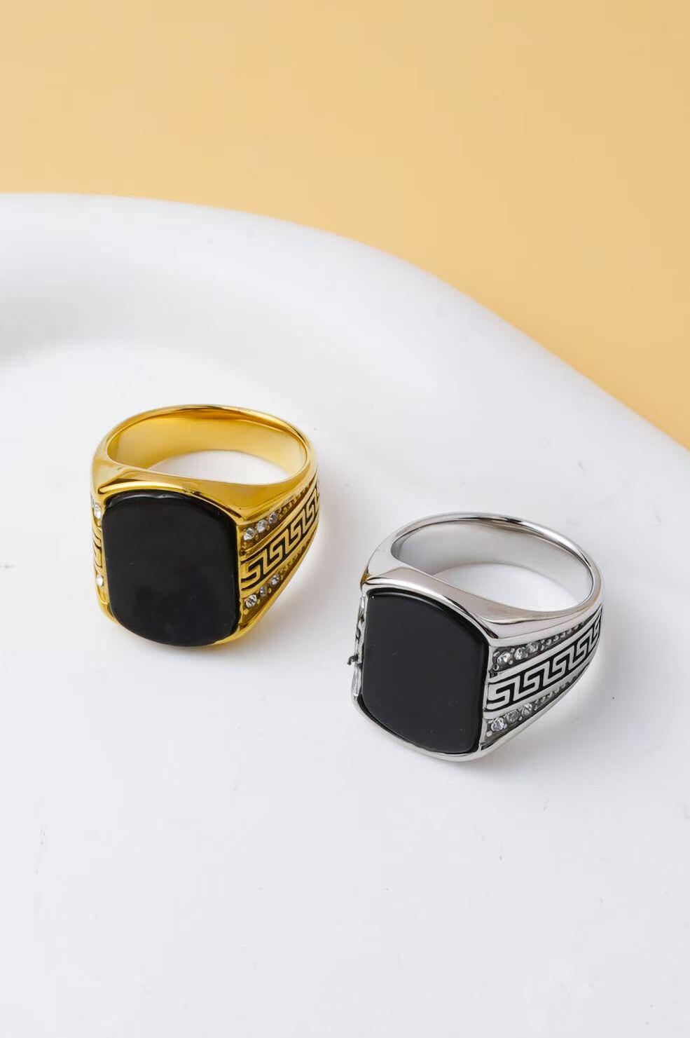 Grossiste Ceramik - Bague Homme Chevalière – Acier Inoxydable & Pierre Noire