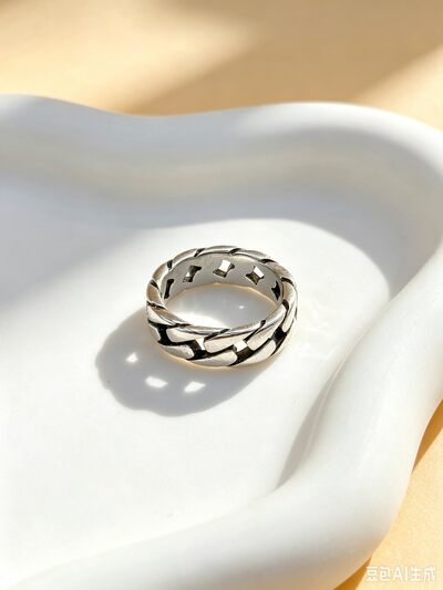 Grossiste Ceramik - Bague chaîne torsadée style vintage argenté | Modèle unisexe Grossiste Ceramik - Bague chaîne torsadée style vintage argenté | Modèle unisexe