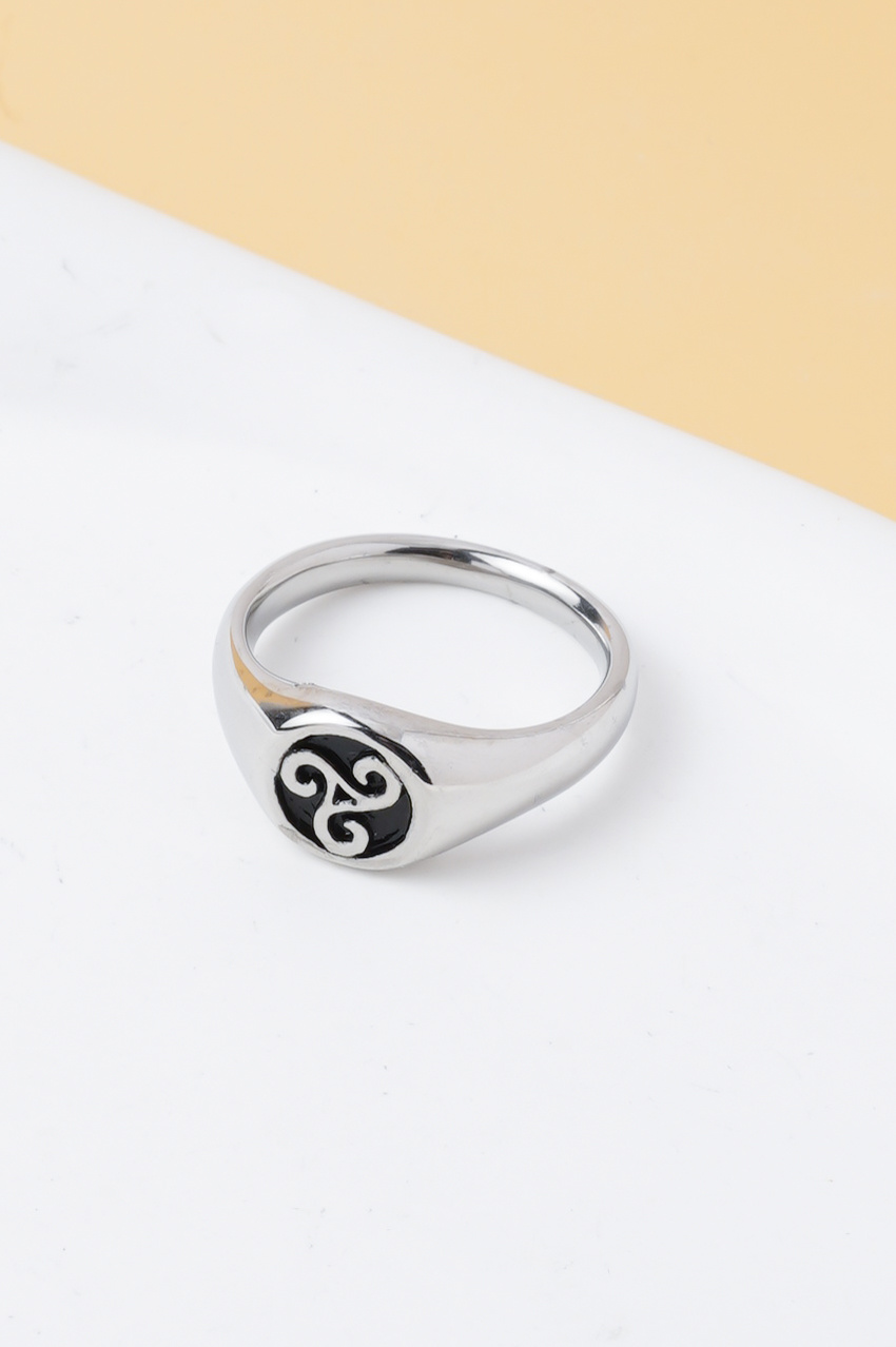 Wholesaler Ceramik - Men's triskelion ring in stainless steel with black Celtic design – silver color – sizes US 6–13 (FR 52–70)
