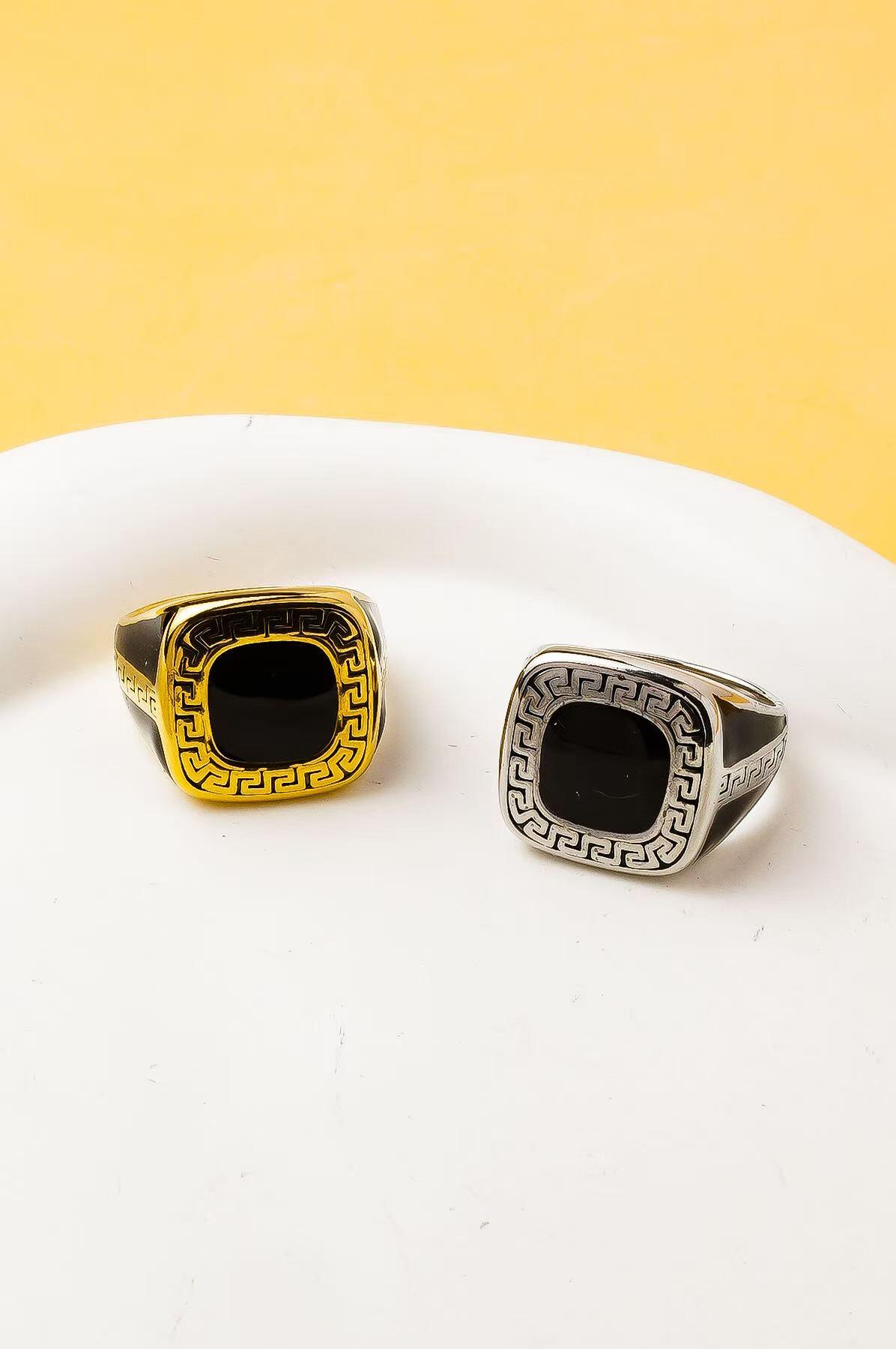 Grossiste Ceramik - Bague Chevalière Homme – Acier Inoxydable Noir & Motif Grec Taille 57-70