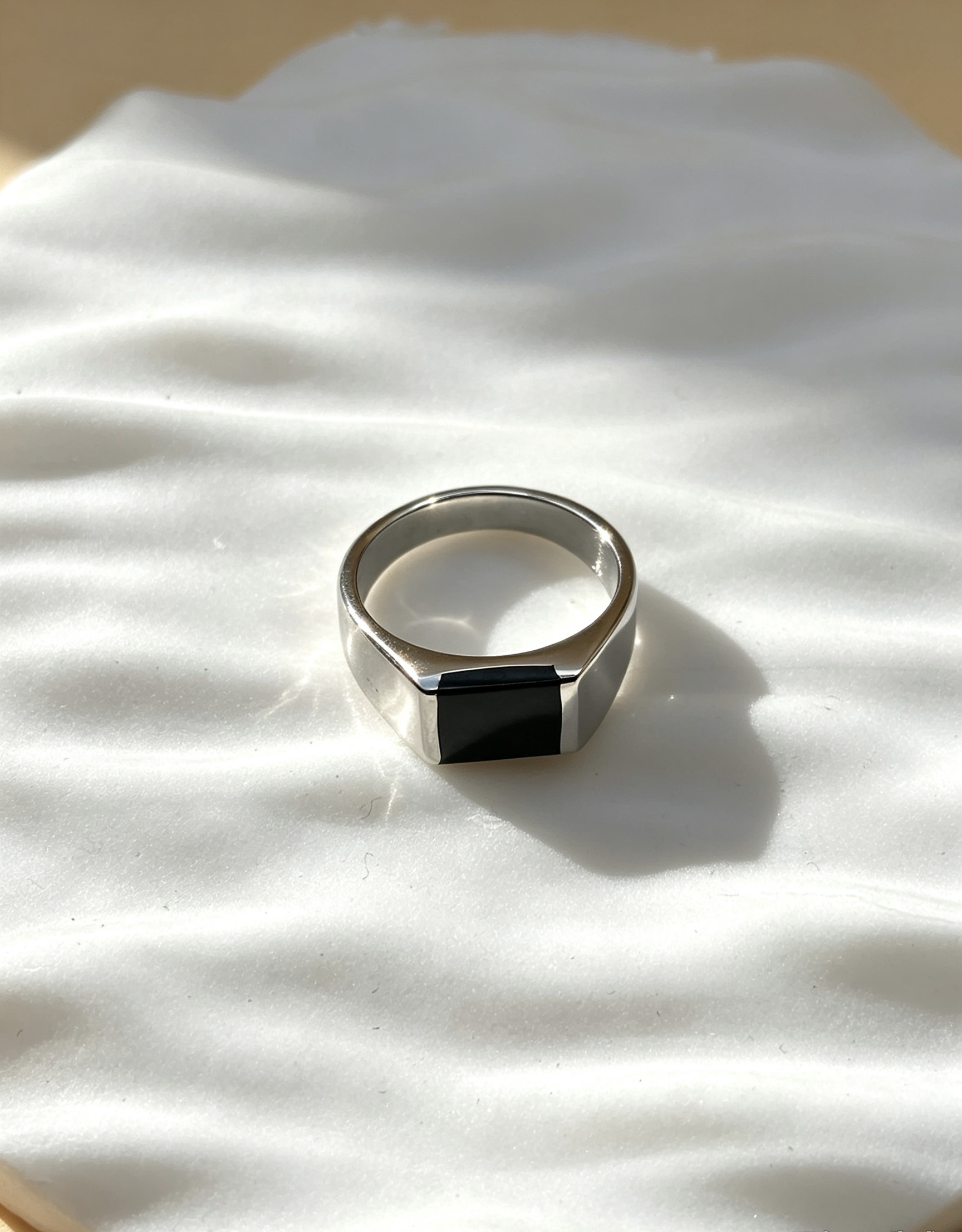 Großhändler Ceramik - Minimalistischer Siegelring mit schwarzem Stein und quadratischem Design