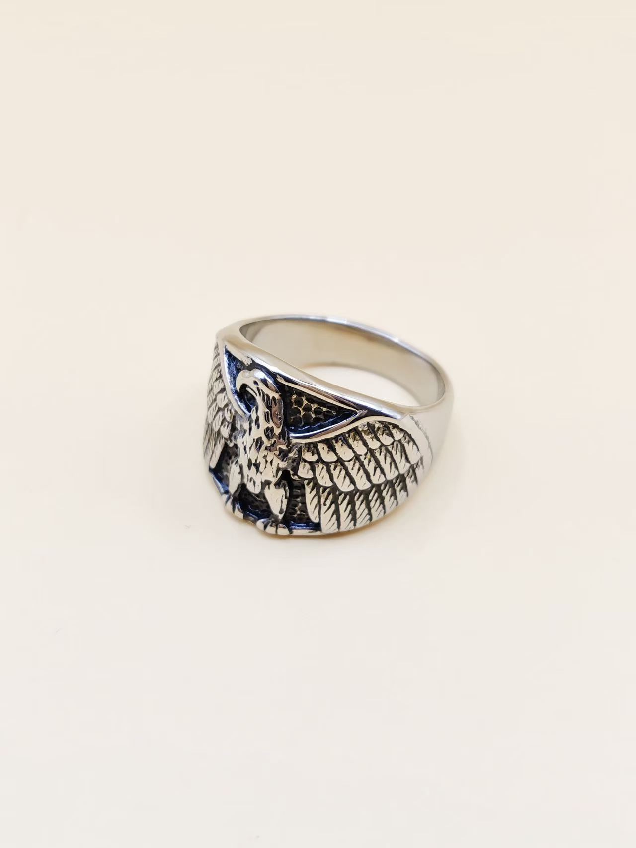 Wholesaler Ceramik - Men's stainless steel eagle ring – 1.5 cm face – Sizes 8 to 13 (FR 57–70) Wholesaler Ceramik - Men's stainless steel eagle ring – 1.5 cm face – Sizes 8 to 13 (FR 57–70)