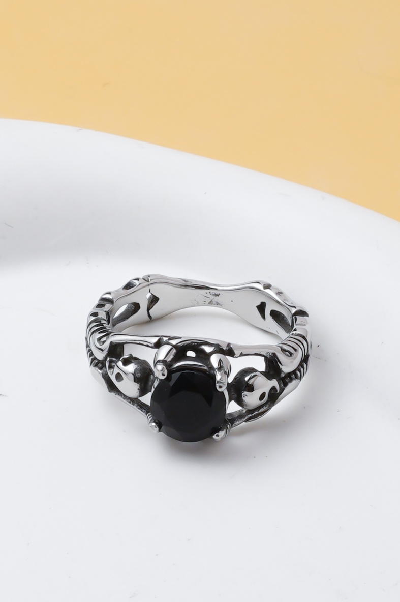 Grossista Ceramik - Anello uomo teschio con pietra nera – stile gotico acciaio inossidabile (US 5-13 / FR 49-70)