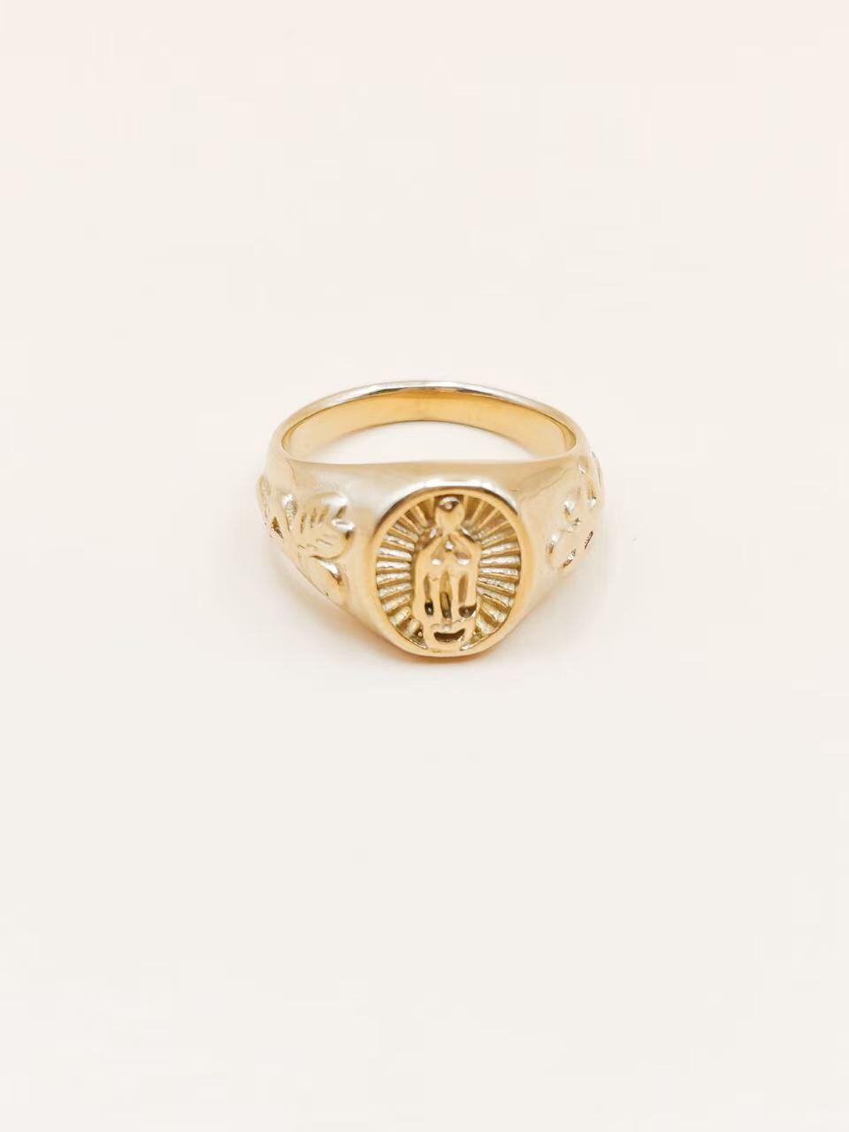Grossiste Ceramik - Bague Homme Dorée Motif Religieux – Acier Inoxydable - 1 cm – Taille US 7-13 / FR 55-71