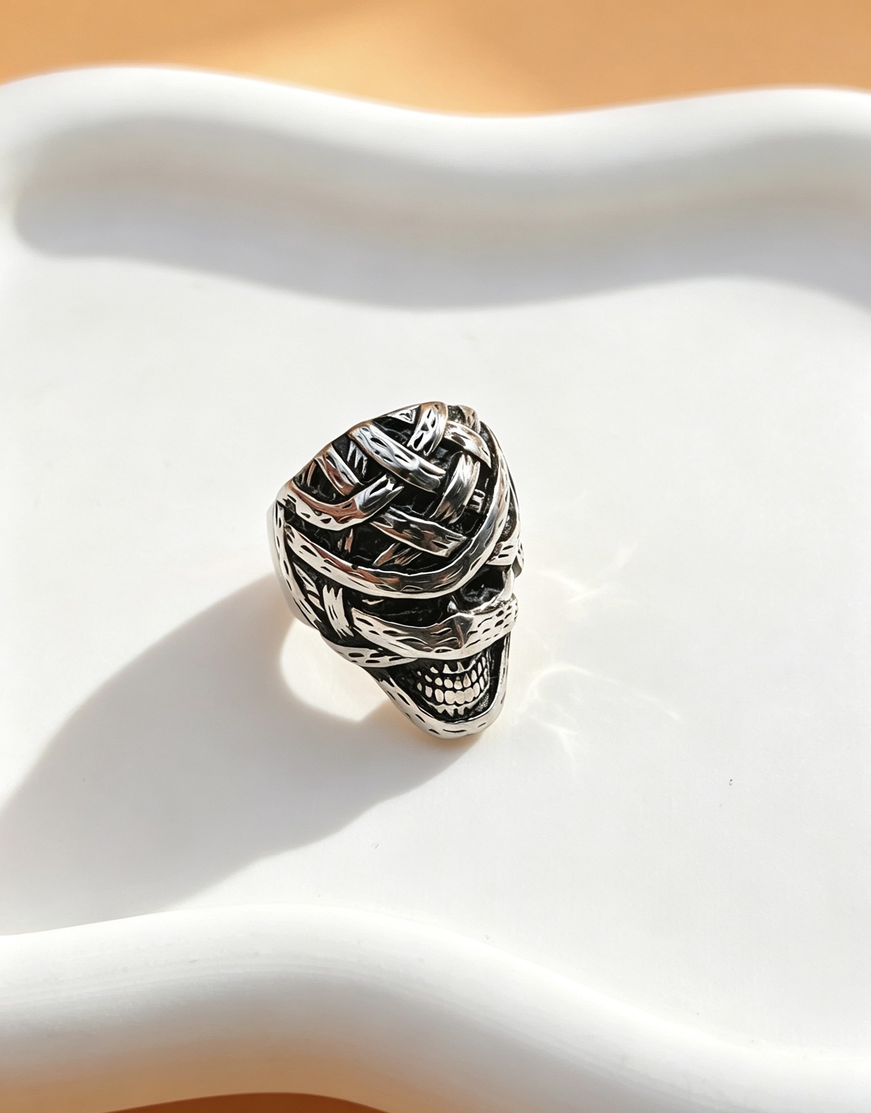 Grossiste Ceramik - Bague Tête de Mummie / Crâne Bandé en Argent : L'Esprit Malédiction Égyptienne