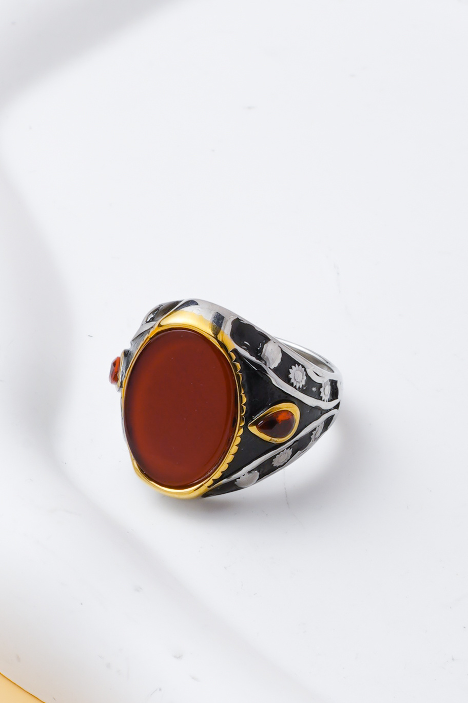 Grossista Ceramik - Anello da uomo con pietra rossa, stile vintage, acciaio inossidabile (US 8-12 / FR 57-67)