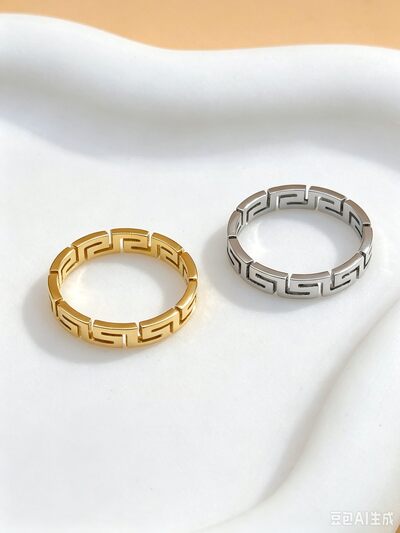 Grossiste Ceramik - Bague motif grec en acier inoxydable 2 couleurs, tailles 52 à 67 Grossiste Ceramik - Bague motif grec en acier inoxydable 2 couleurs, tailles 52 à 67