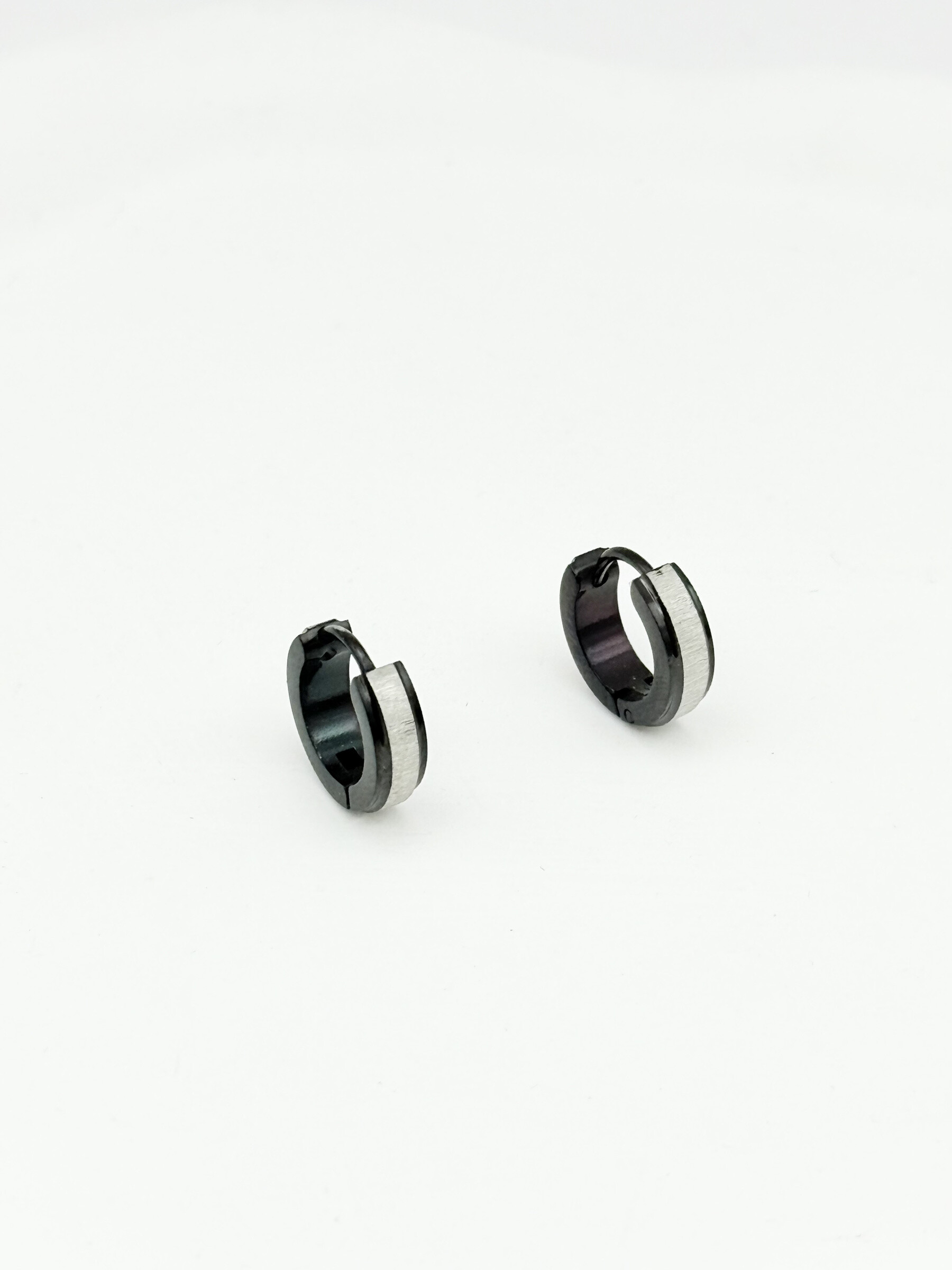 Grossiste Ceramik - Boucles d’oreilles noires à bande brossée – Acier inoxydable