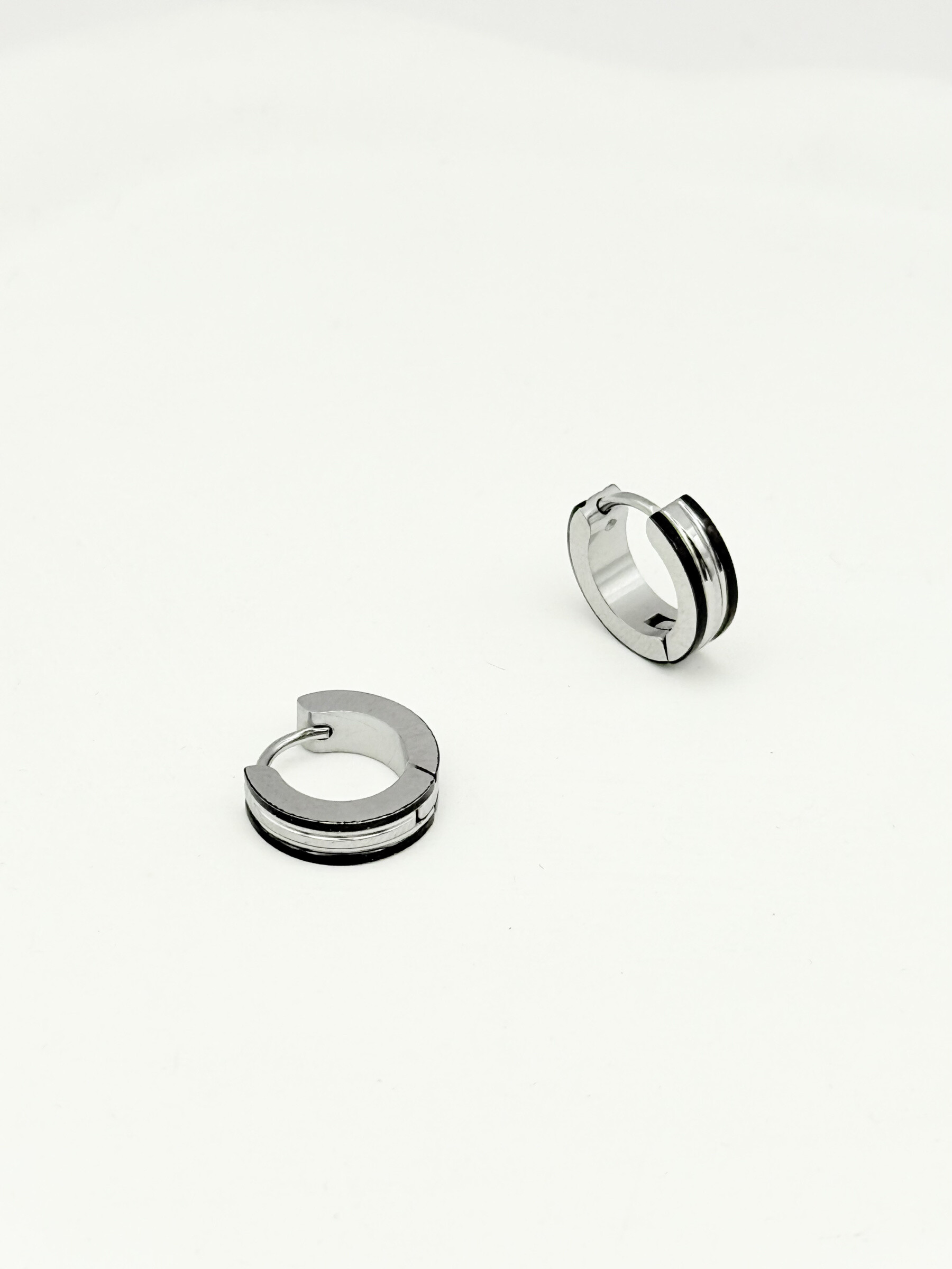 Grossiste Ceramik - Boucles d’oreilles en acier inoxydable – finition brillante avec rainure noire