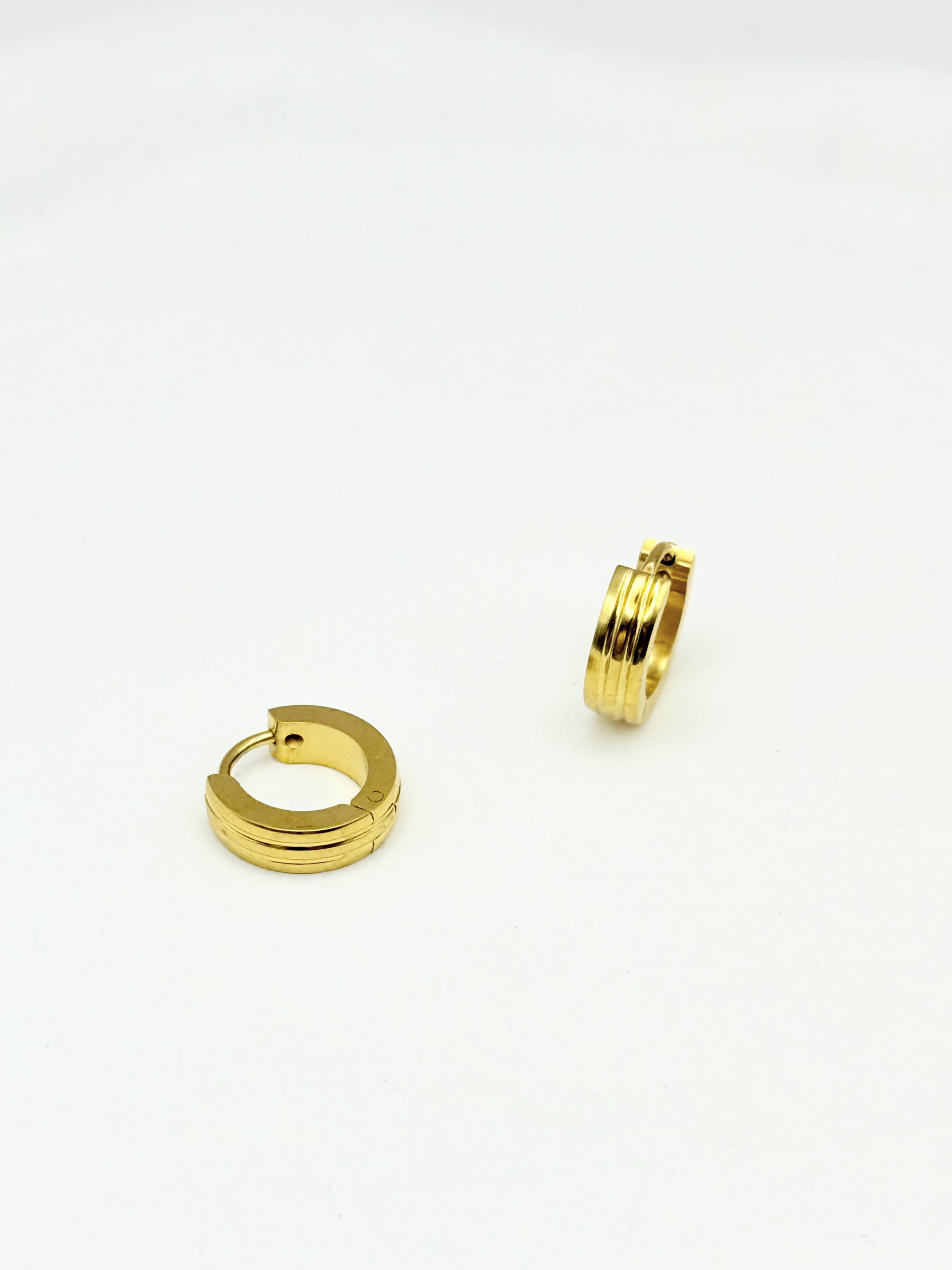 Grossiste Ceramik - Boucles d’oreilles en acier inoxydable doré – finition brillante à double rainure