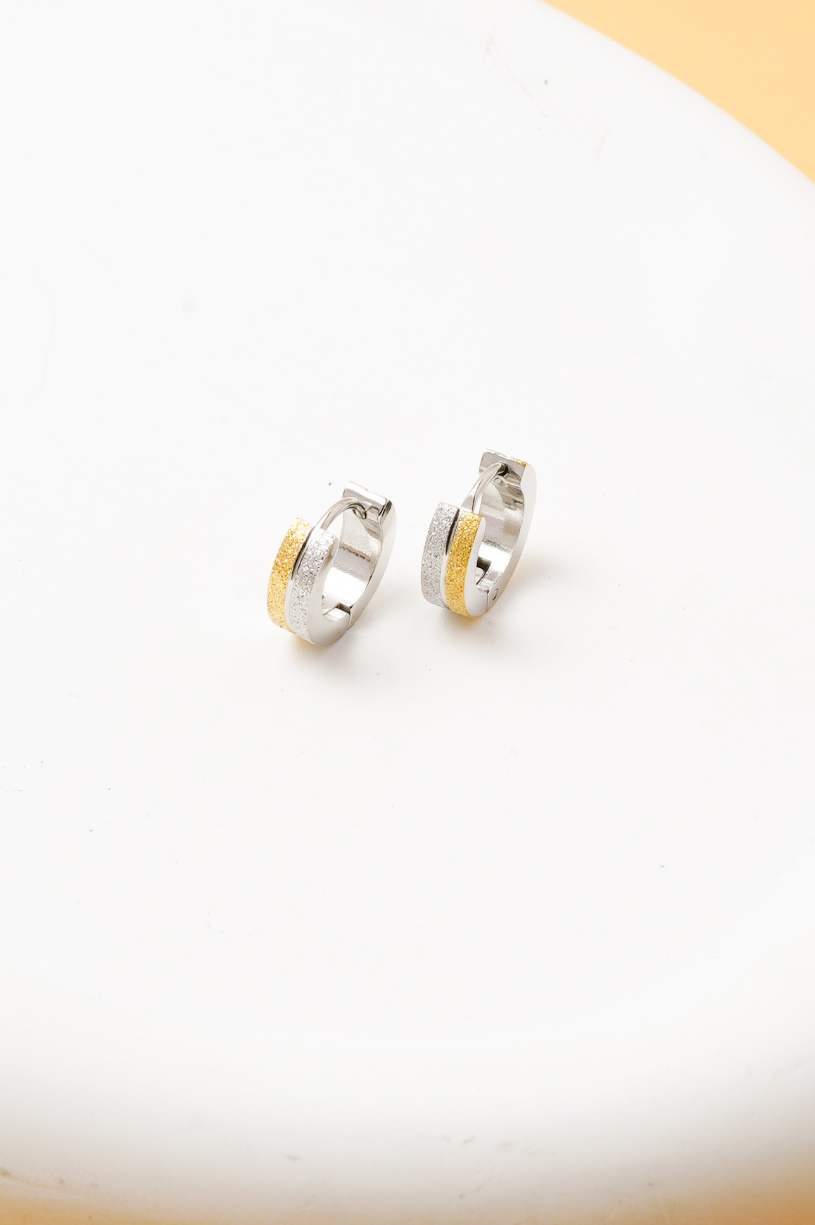 Großhändler Ceramik - Unisex Zweifarbige Ohrringe – Silber & Gold Edelstahl