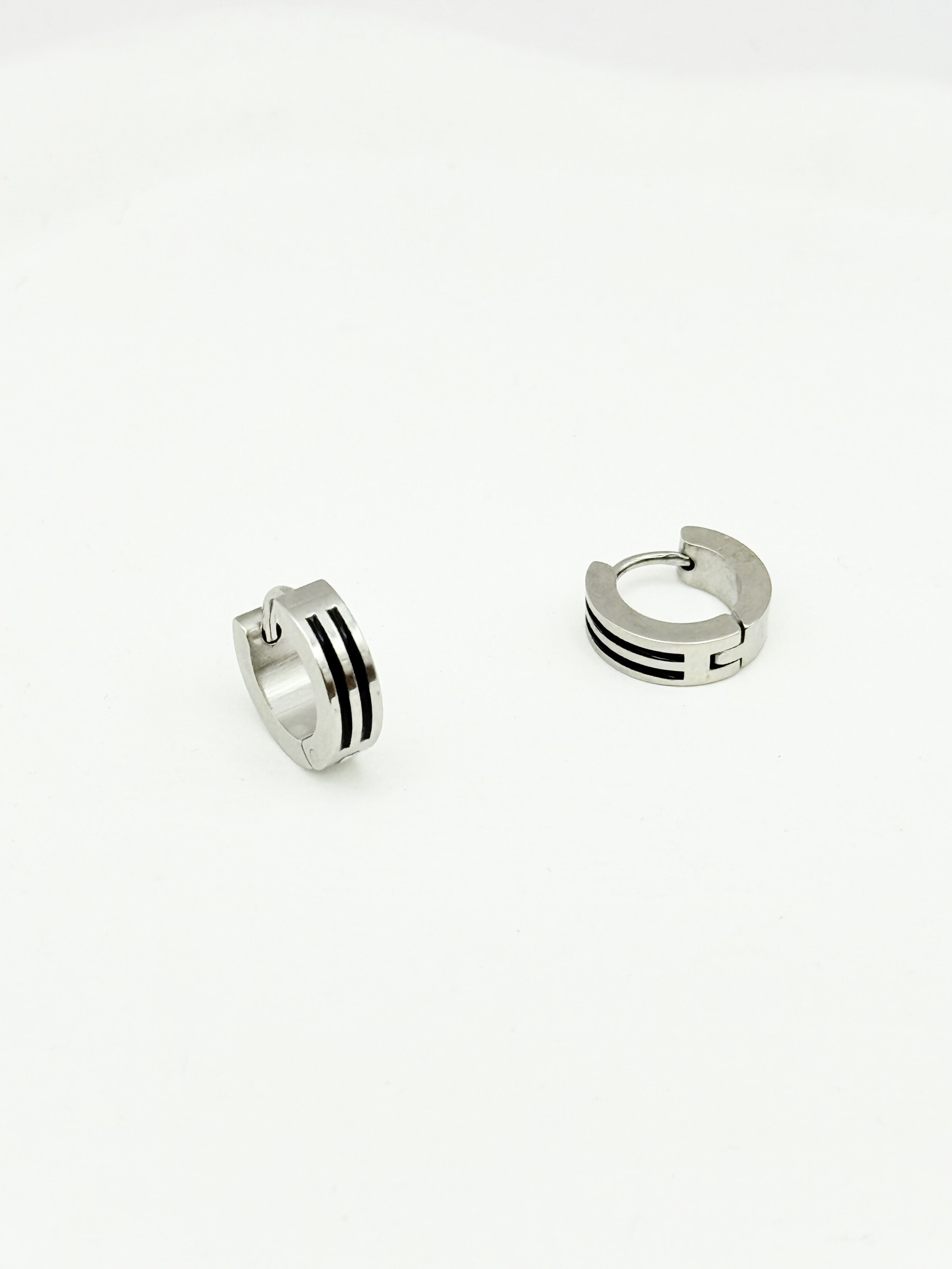 Grossiste Ceramik - Boucles d’oreilles en acier inoxydable – design double ligne noire