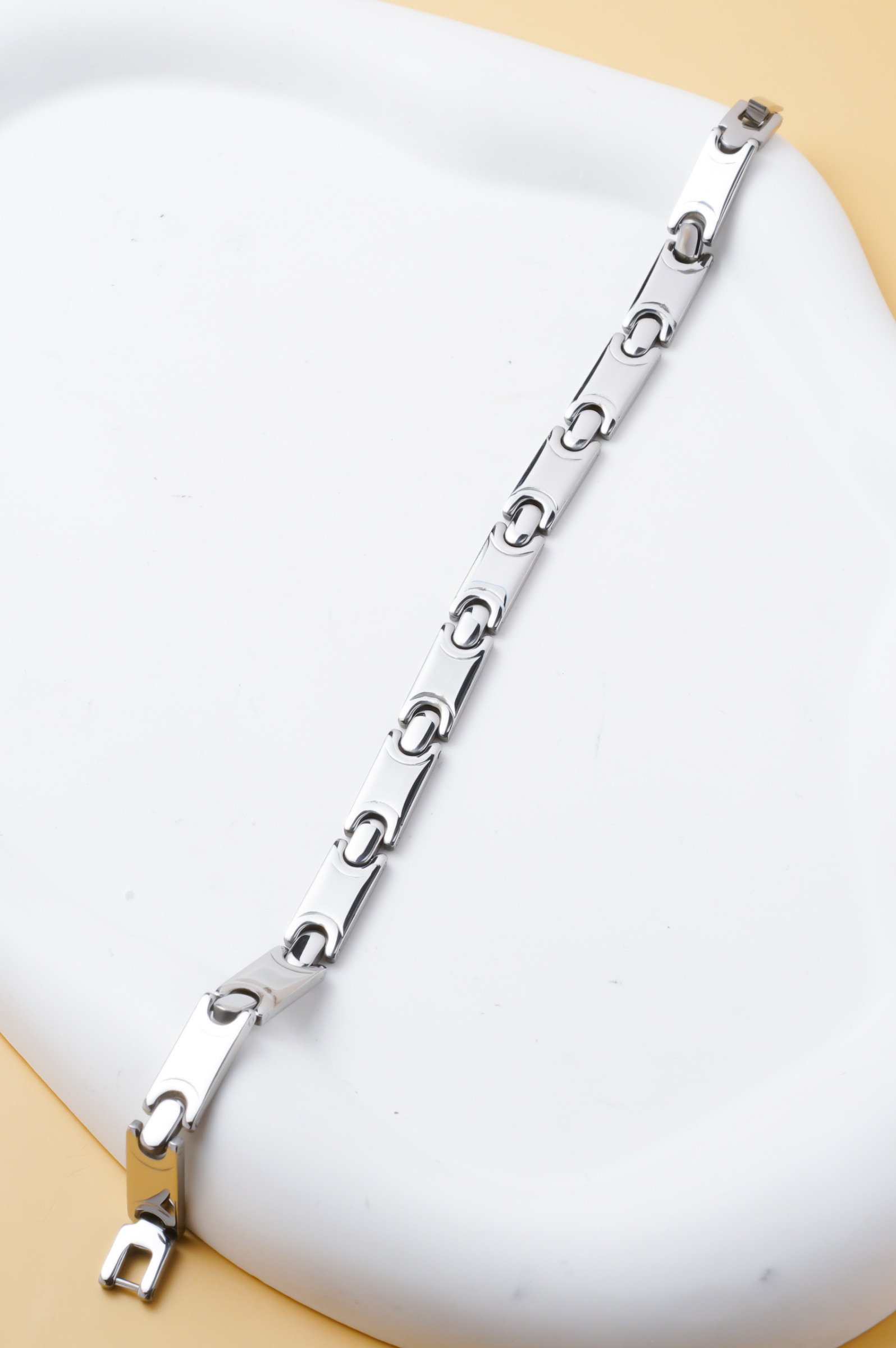 Mayorista Ceramik - Pulsera de hombre de acero inoxidable plateado – Malla ancha moderna con placa central lisa, estilo elegante