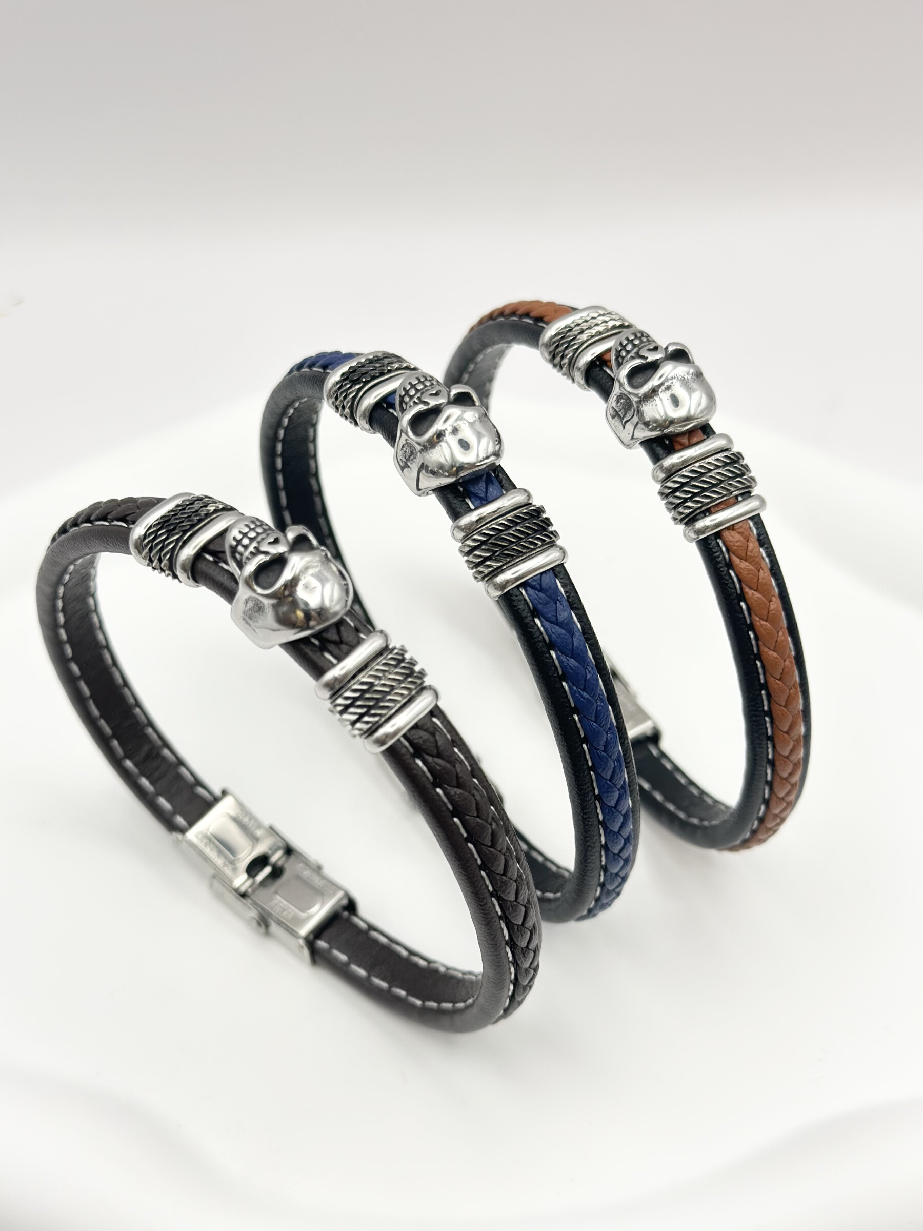 Grossiste Ceramik - Bracelet Homme Crâne en Acier Inoxydable et Cuir Véritable