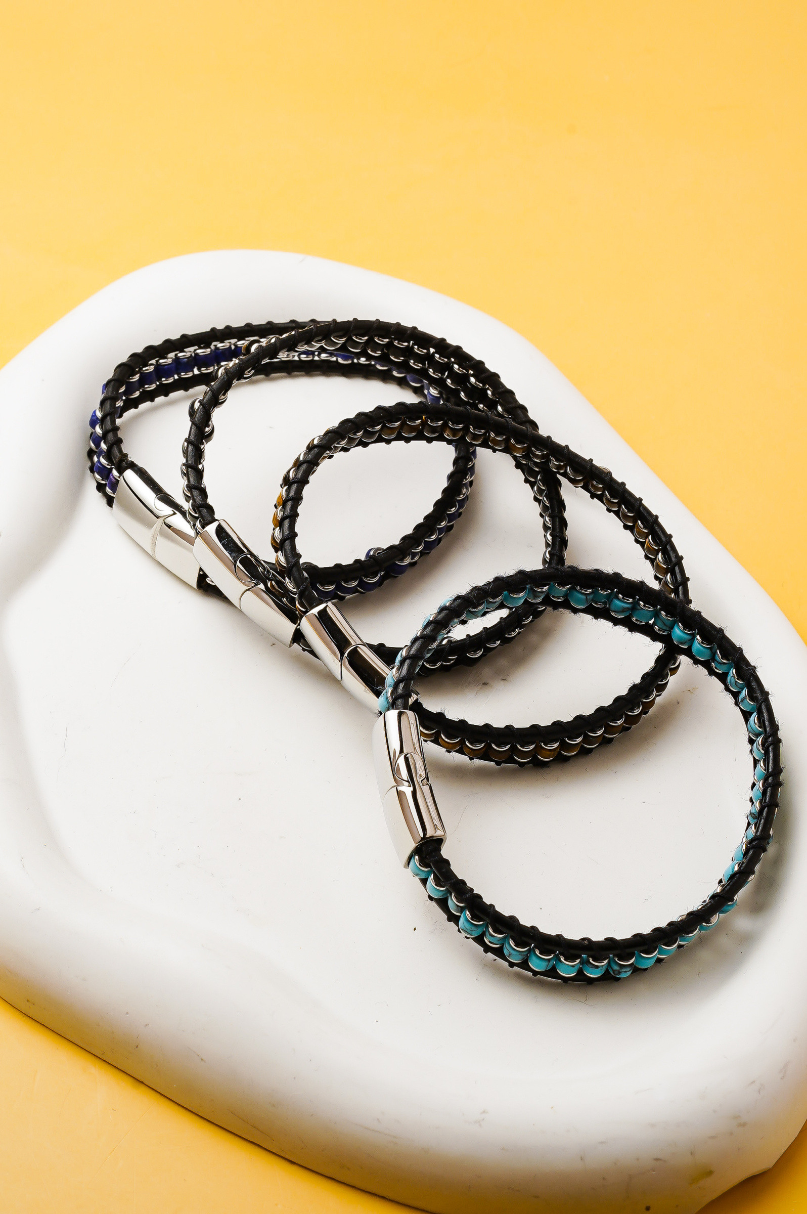 Grossista Ceramik - Bracciale Uomo Semi-Intrecciato in PU con Perline Colorate – 20 cm – Colori a Scelta