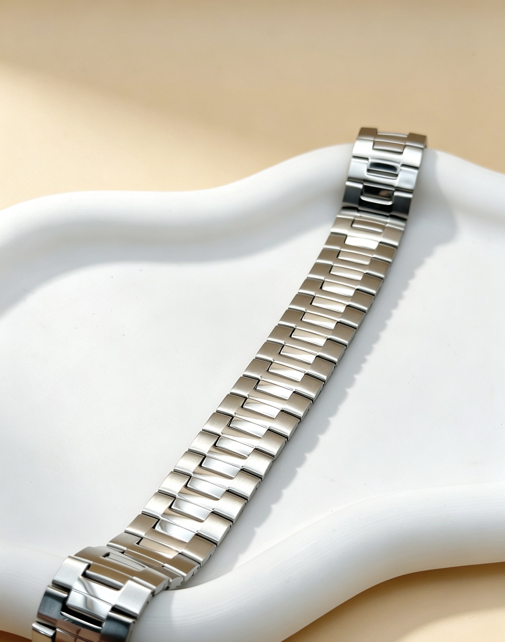 Grossiste Ceramik - Bracelet Acier Maillons Style Horloger : La Puissance Minimaliste