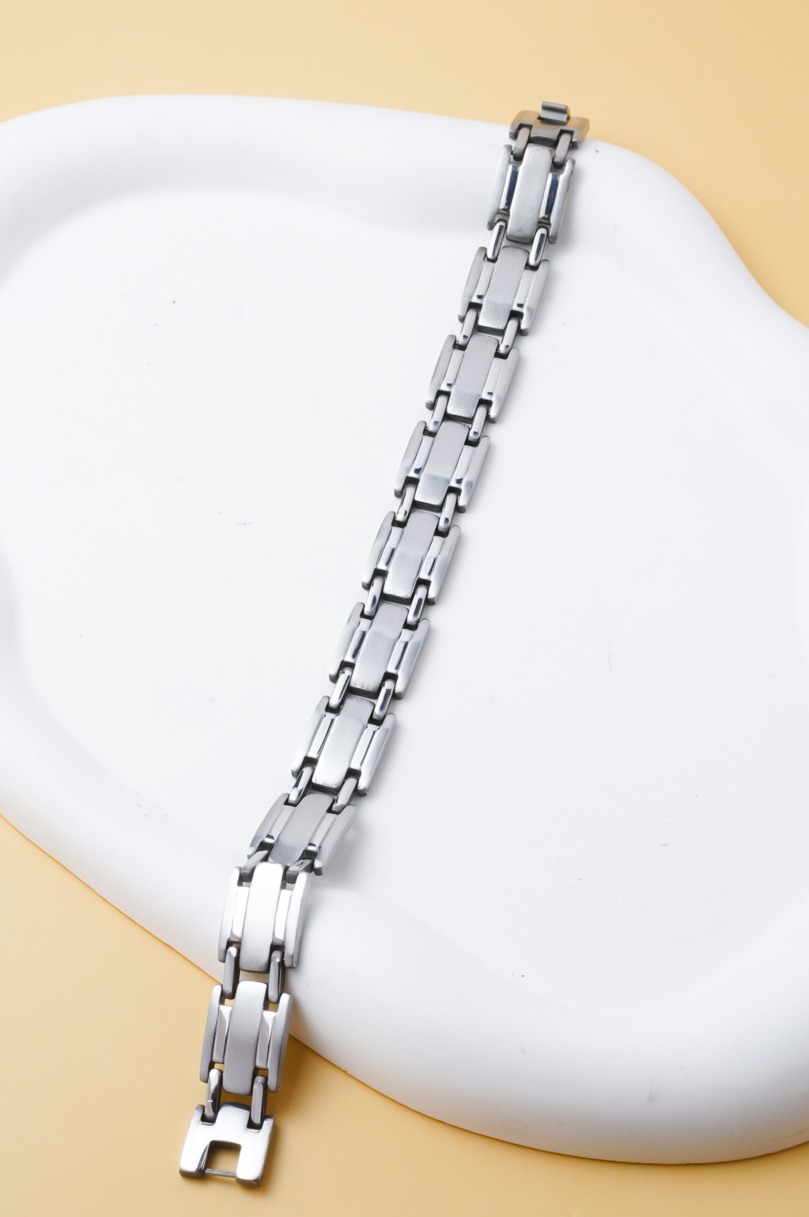 Großhändler Ceramik - Herrenarmband aus silbernem Edelstahl – Breites gebürstetes Glied, modernes und robustes Design