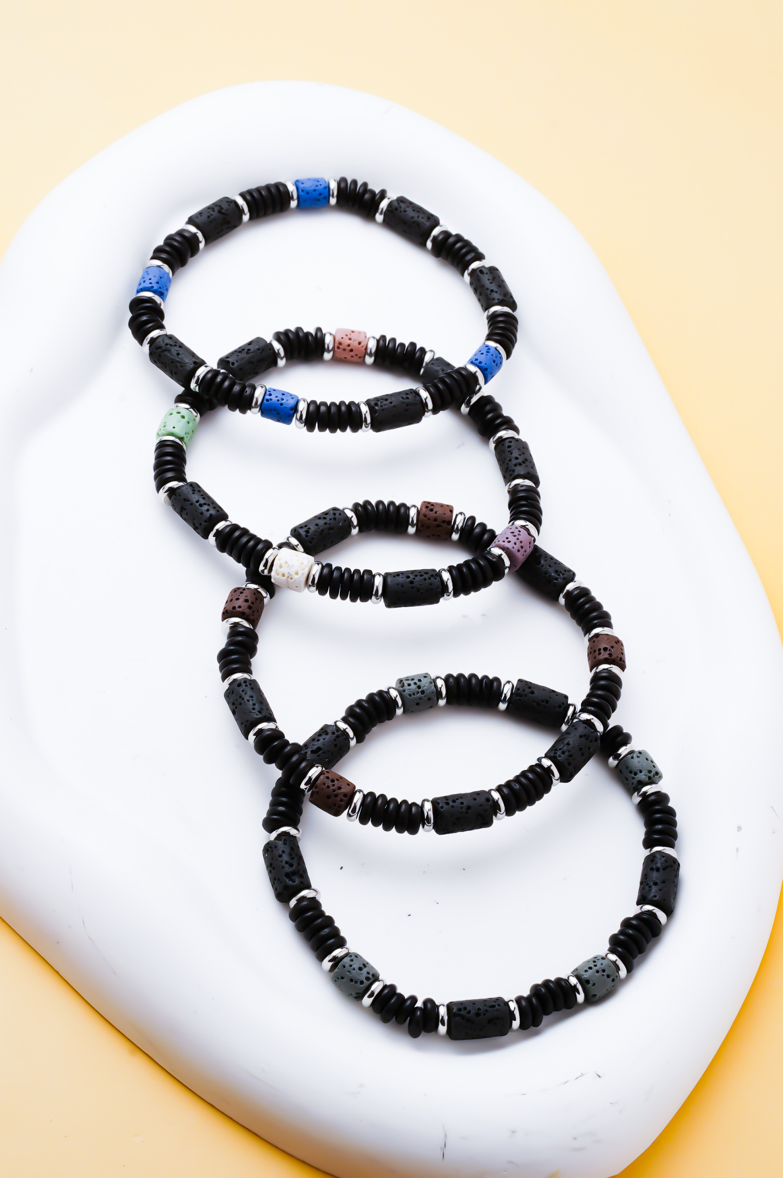 Grossista Ceramik - Bracciale Uomo in Pietra Lavica e Perline Heishi, Colore a Scelta, Elastico 20 cm