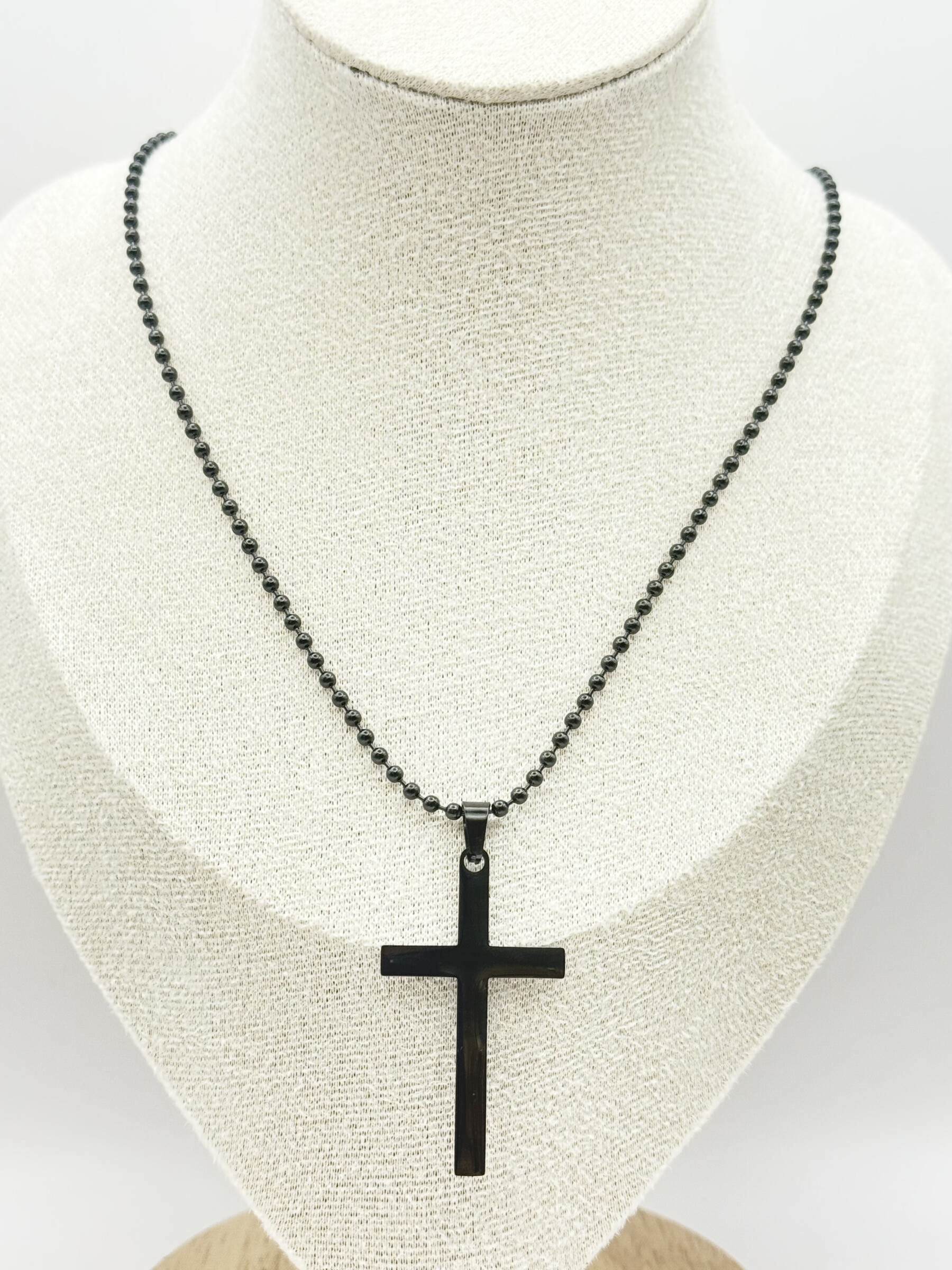 Wholesaler Ceramik - Minimalist black cross necklace in stainless steel