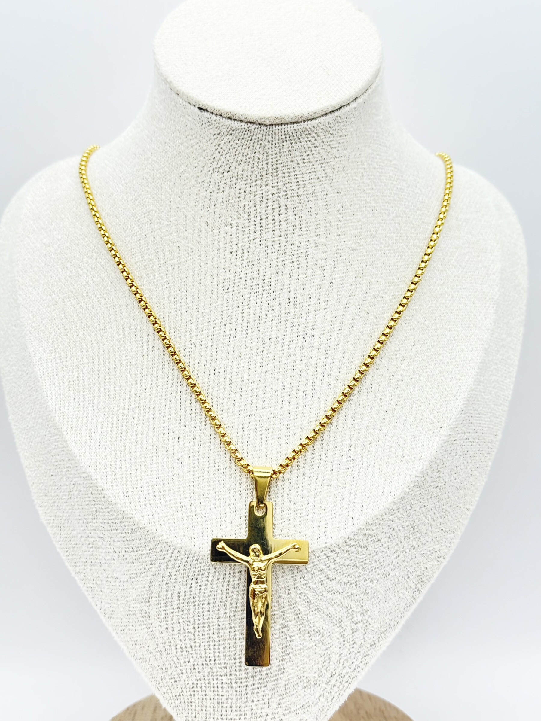 Wholesaler Ceramik - Golden Jesus cross necklace in stainless steel - classic style