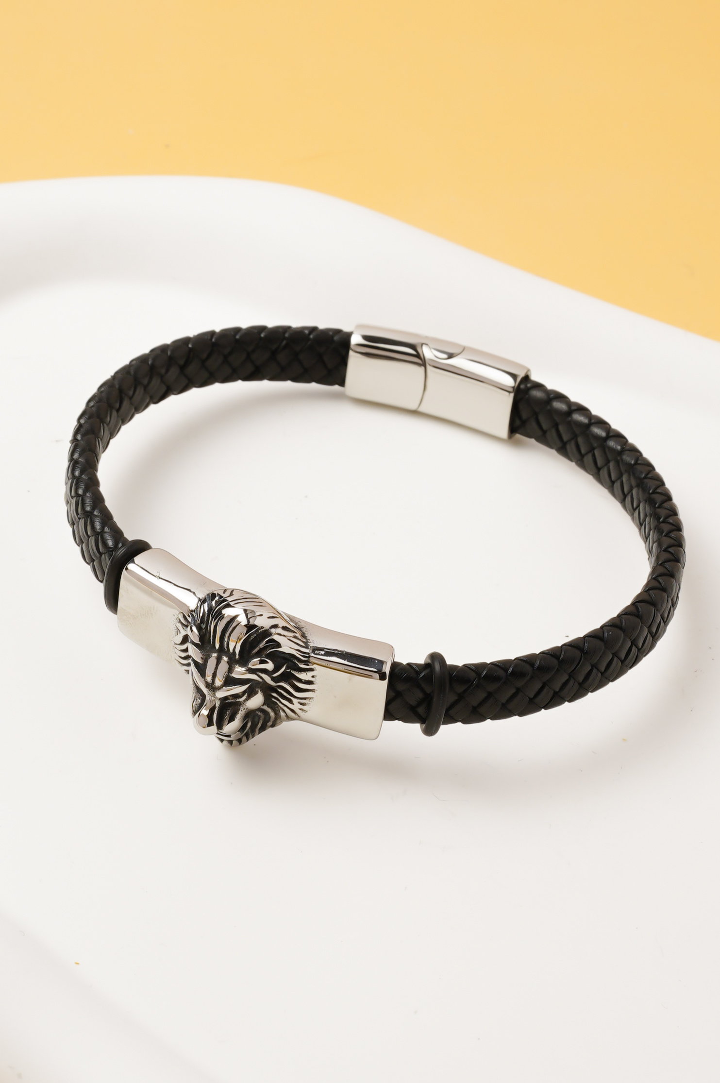 Großhändler Ceramik - Herrenarmband – Schwarzes Leder und Silberner Löwenkopf