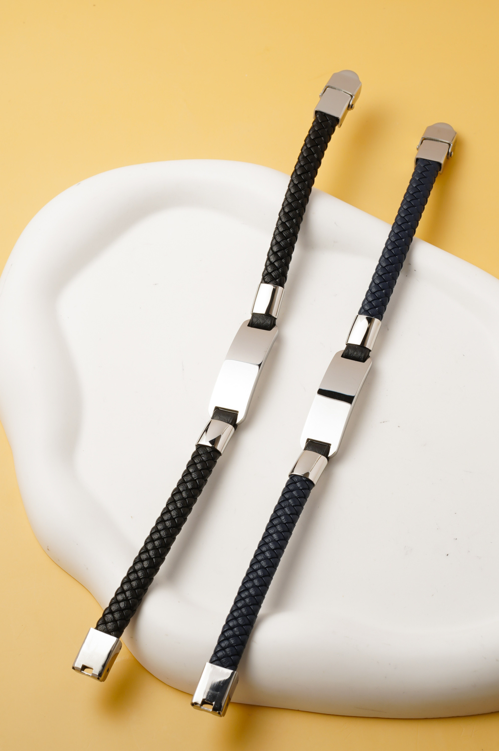 Großhändler Ceramik - Herrenarmband 20 cm – Geflochtenes PU – Farbwahl Schwarz oder Blau