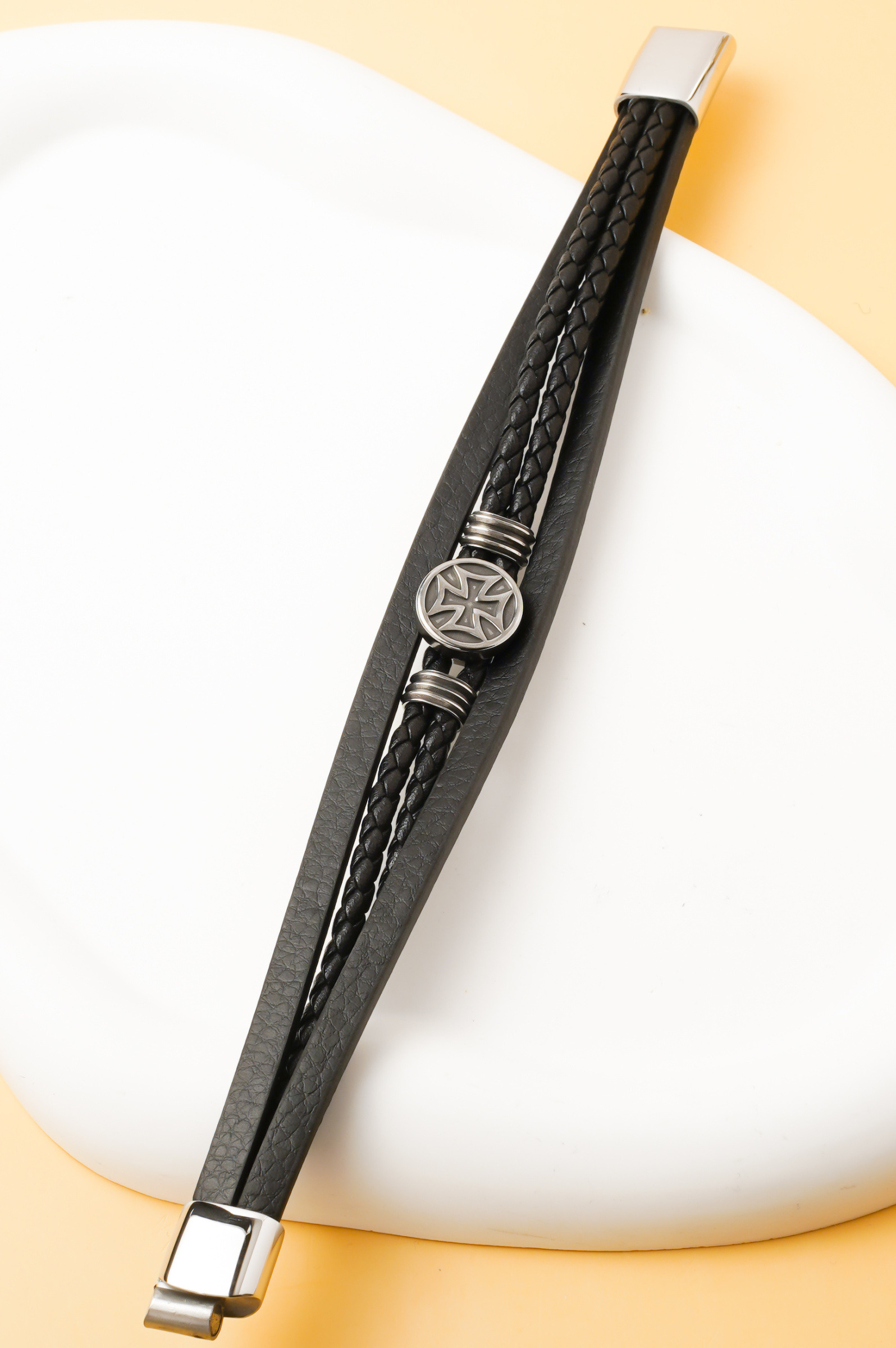 Großhändler Ceramik - Herrenarmband Leder & Stahl – Kreuzsymbol, 20 cm