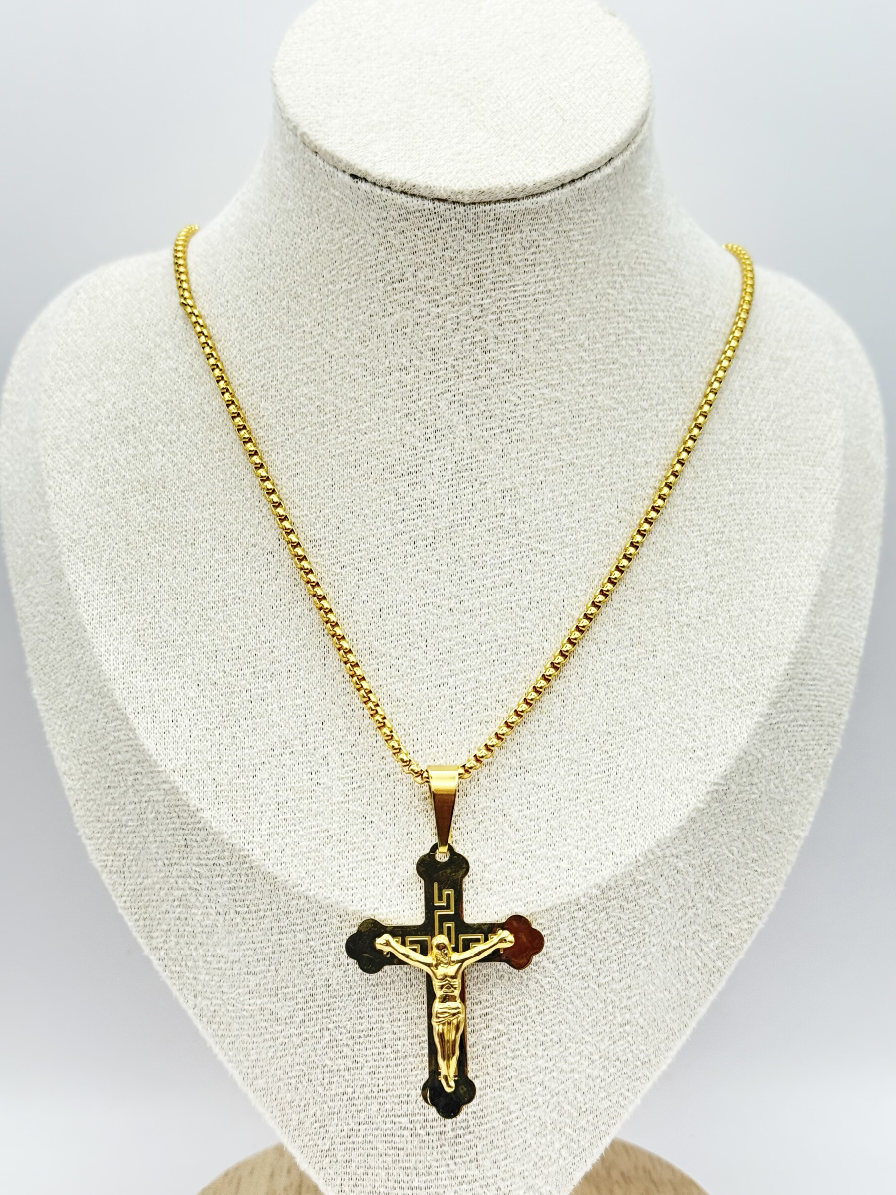 Wholesaler Ceramik - Jesus cross necklace in gold stainless steel