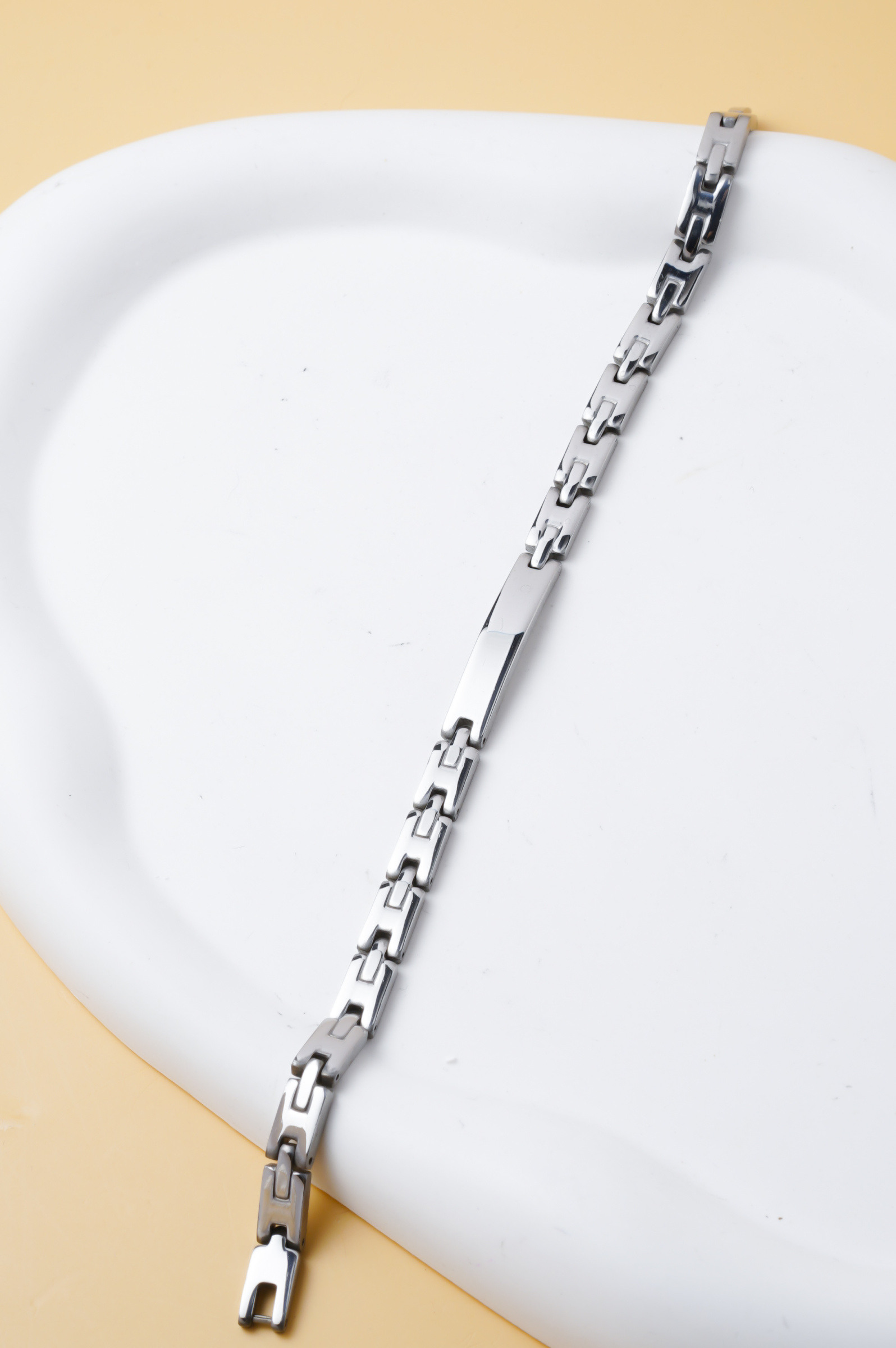Großhändler Ceramik - Herrenarmband aus silbernem Edelstahl – offene rechteckige Glieder – glatte Mittelplatte – 20 cm