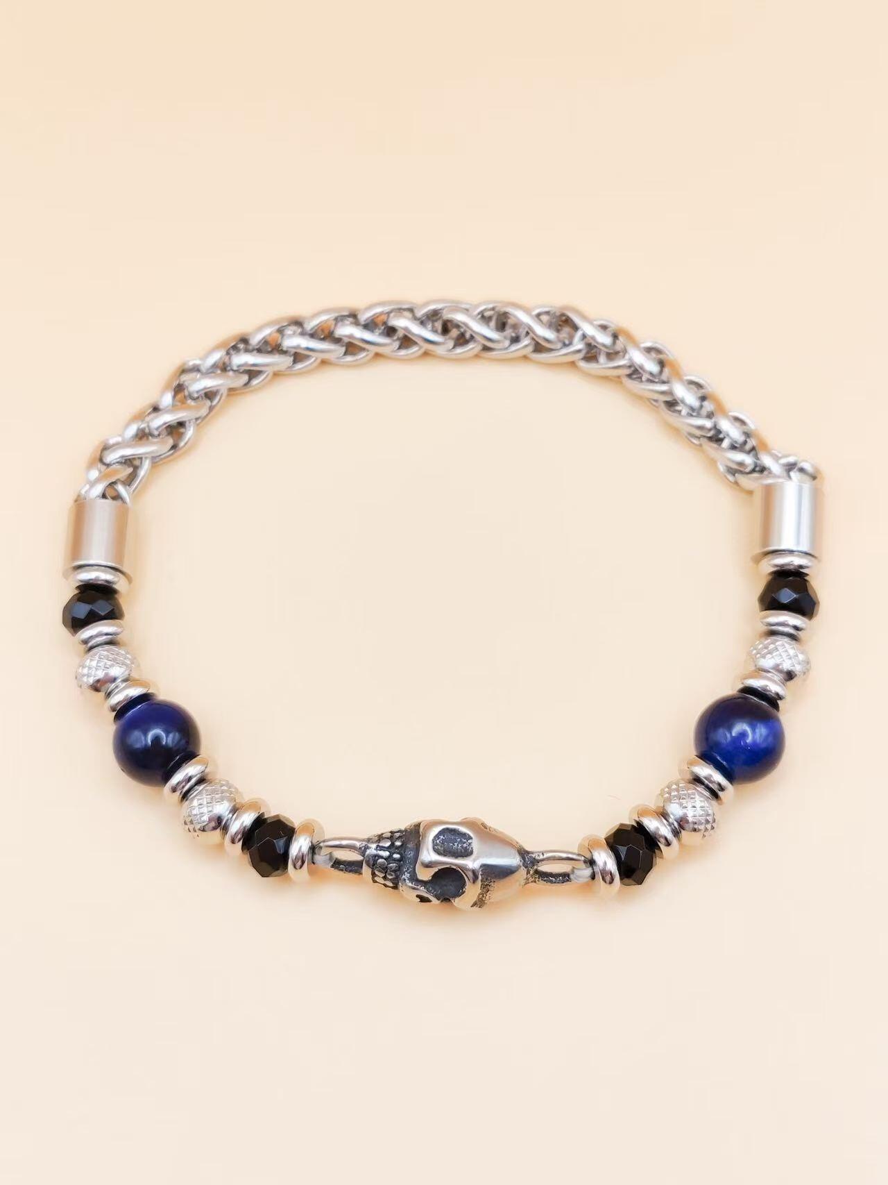 Großhändler Ceramik - Herrenarmband 20 cm – Kette & Blaue Perlen mit Totenkopf aus Edelstahl