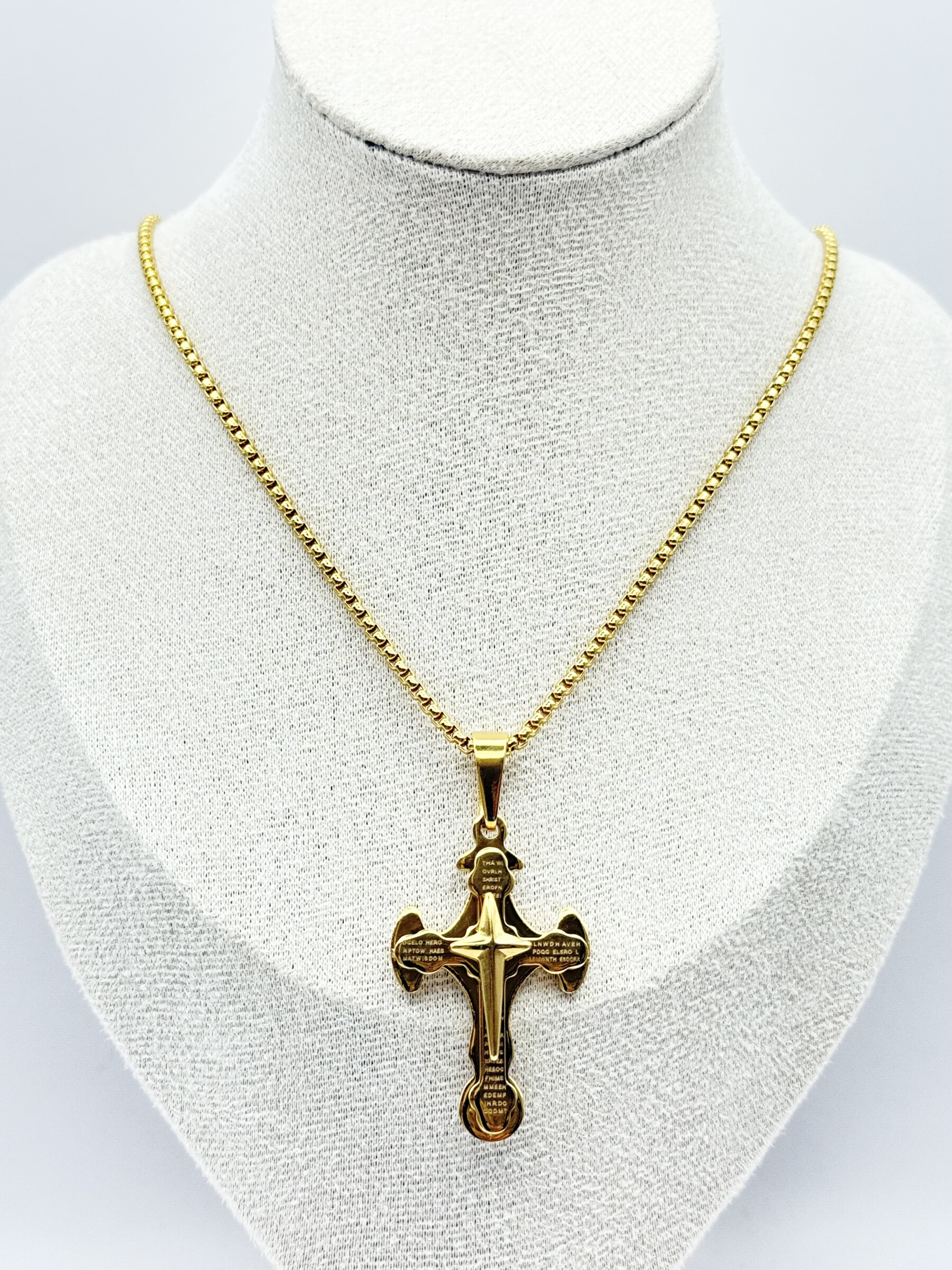 Grossiste Ceramik - Collier croix Christ en acier inoxydable
