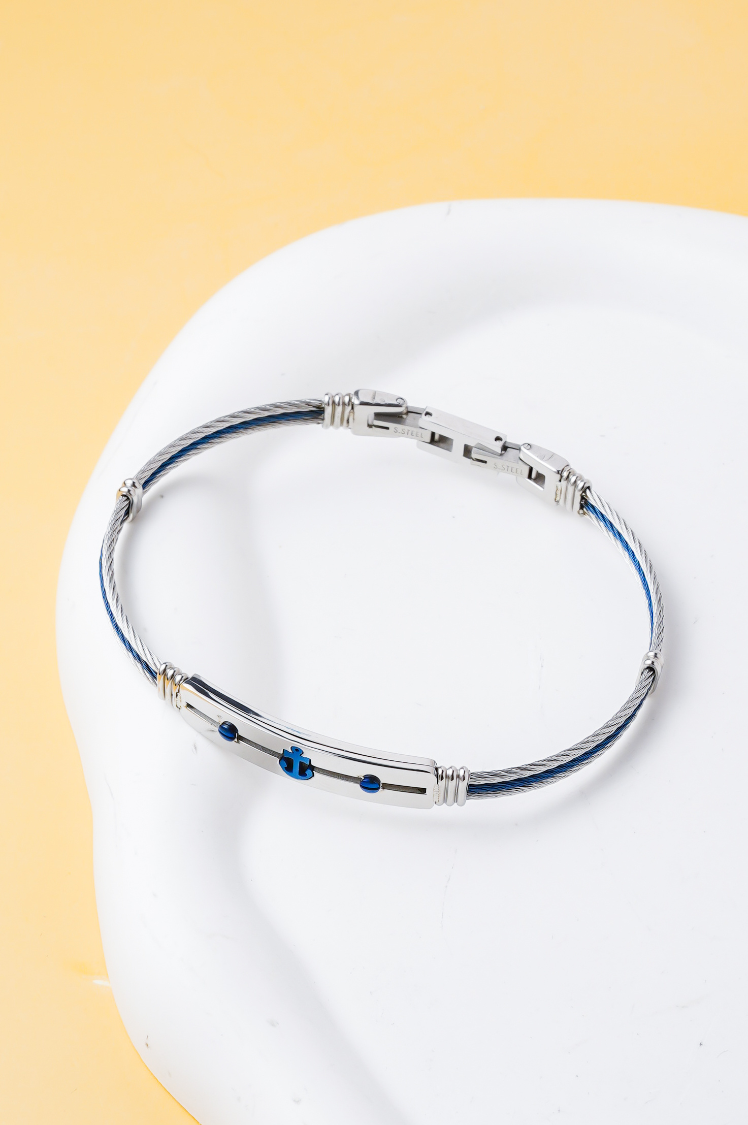 Großhändler Ceramik - Herrenarmband aus silbernem und blauem Kabelstahl 18 cm mit Marineanker, maskuliner Schmuck, öffnbar