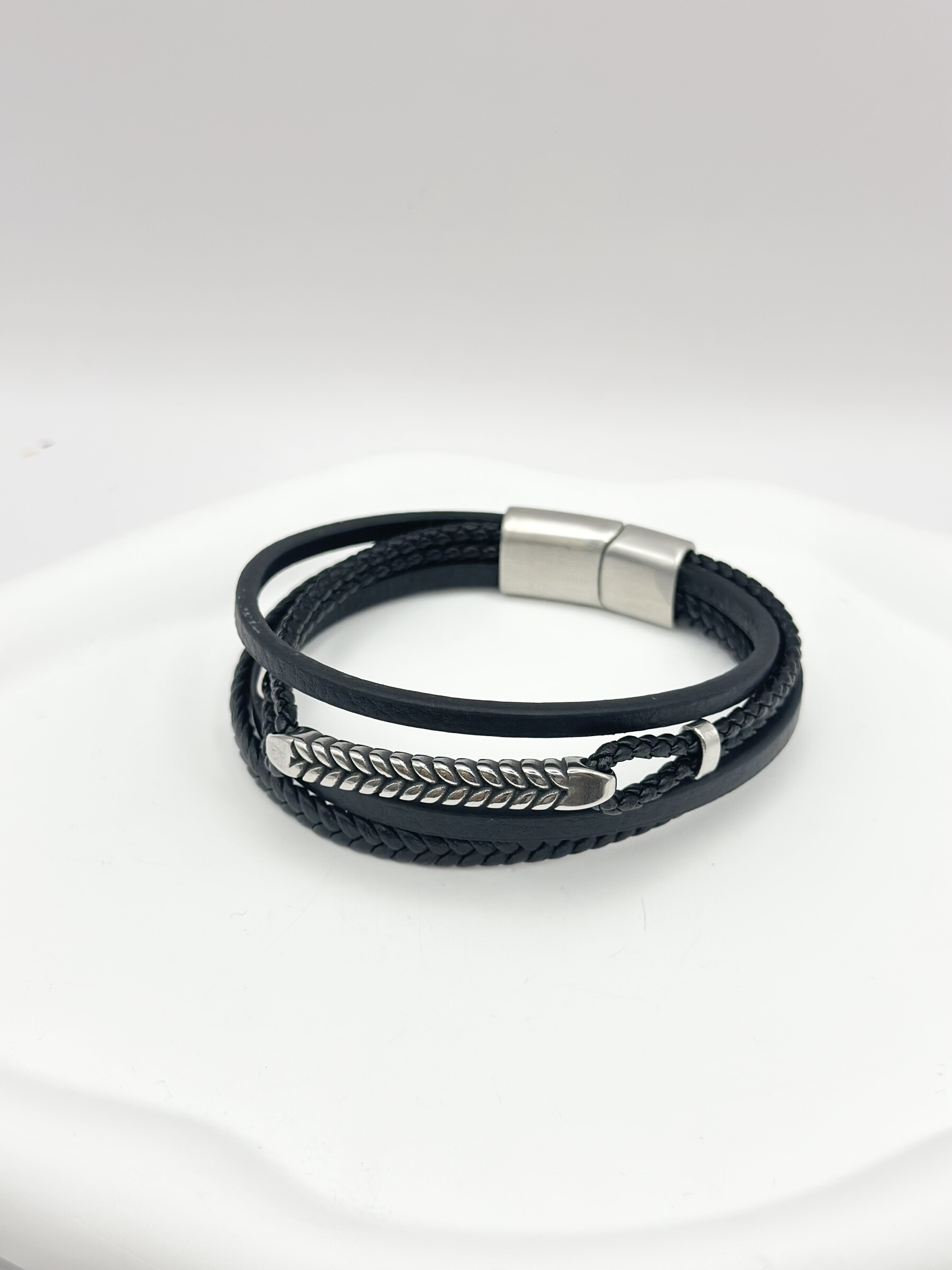 Grossiste Ceramik - Bracelet Homme Feuille en Acier Inoxydable et Cuir Véritable