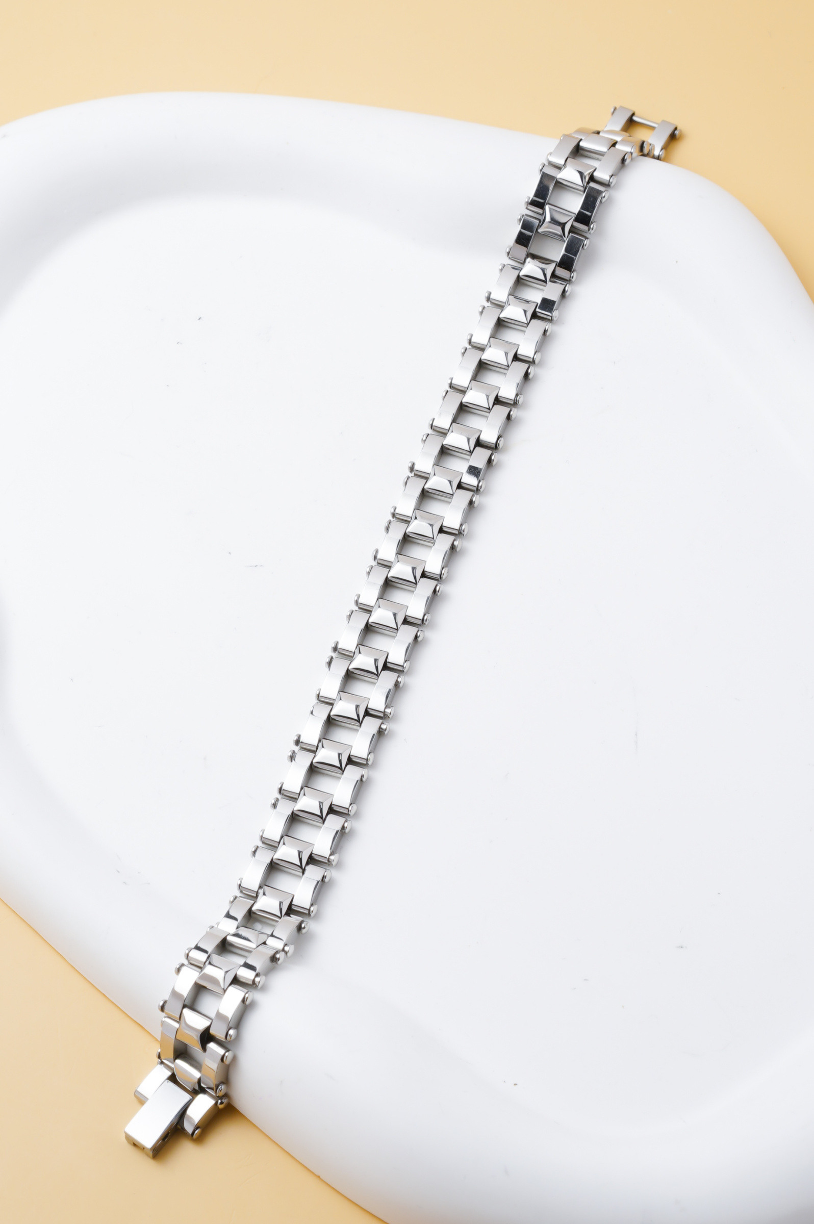 Mayorista Ceramik - Pulsera de hombre de acero inoxidable plateado – eslabones anchos geométricos 3D – acabado brillante – estilo moderno -20CM