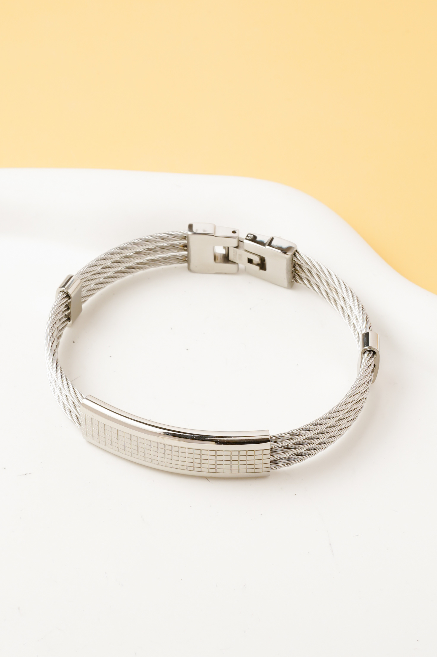 Großhändler Ceramik - Herrenarmband aus silberfarbenem Edelstahl geflochten – Modernes und minimalistisches Design